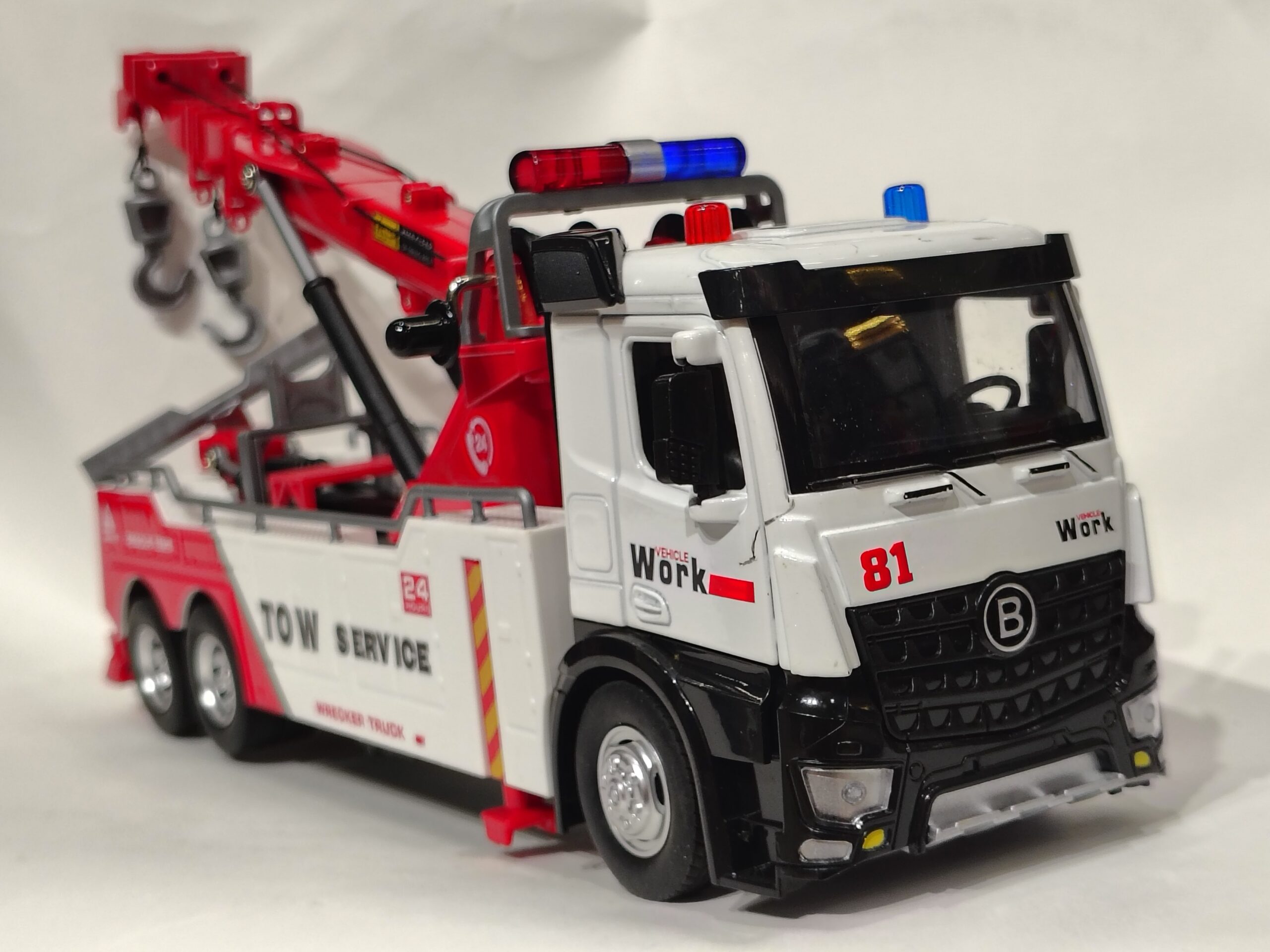 lumo tow service metal truck