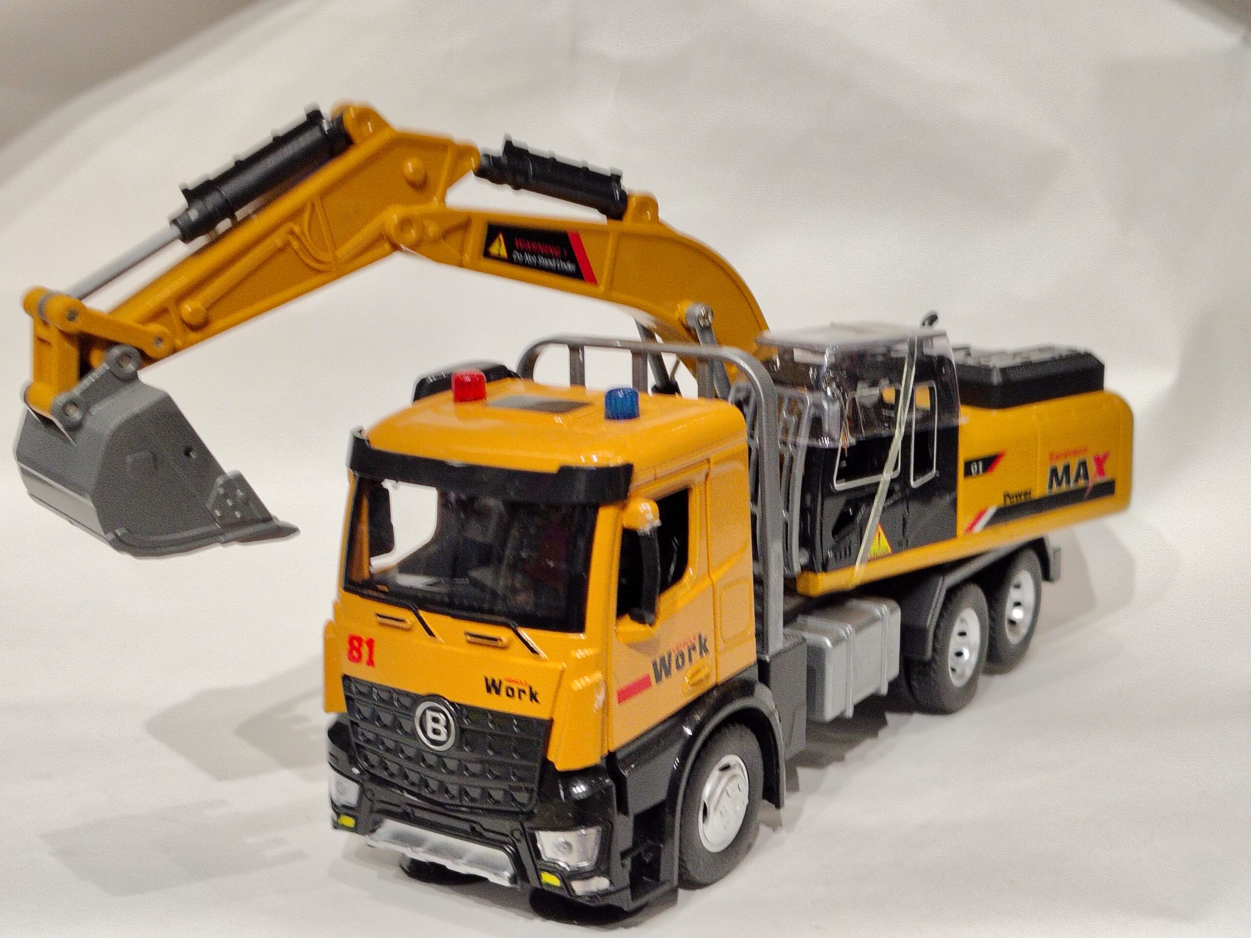 lumo max excavator