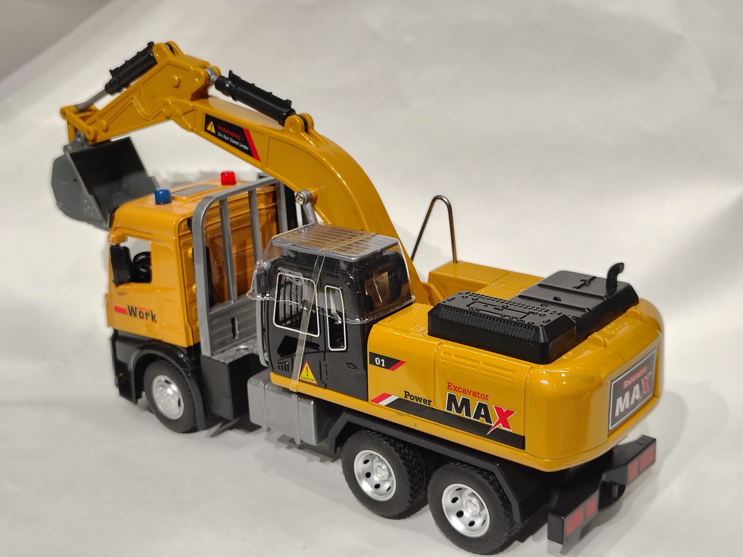 lumo max excavator