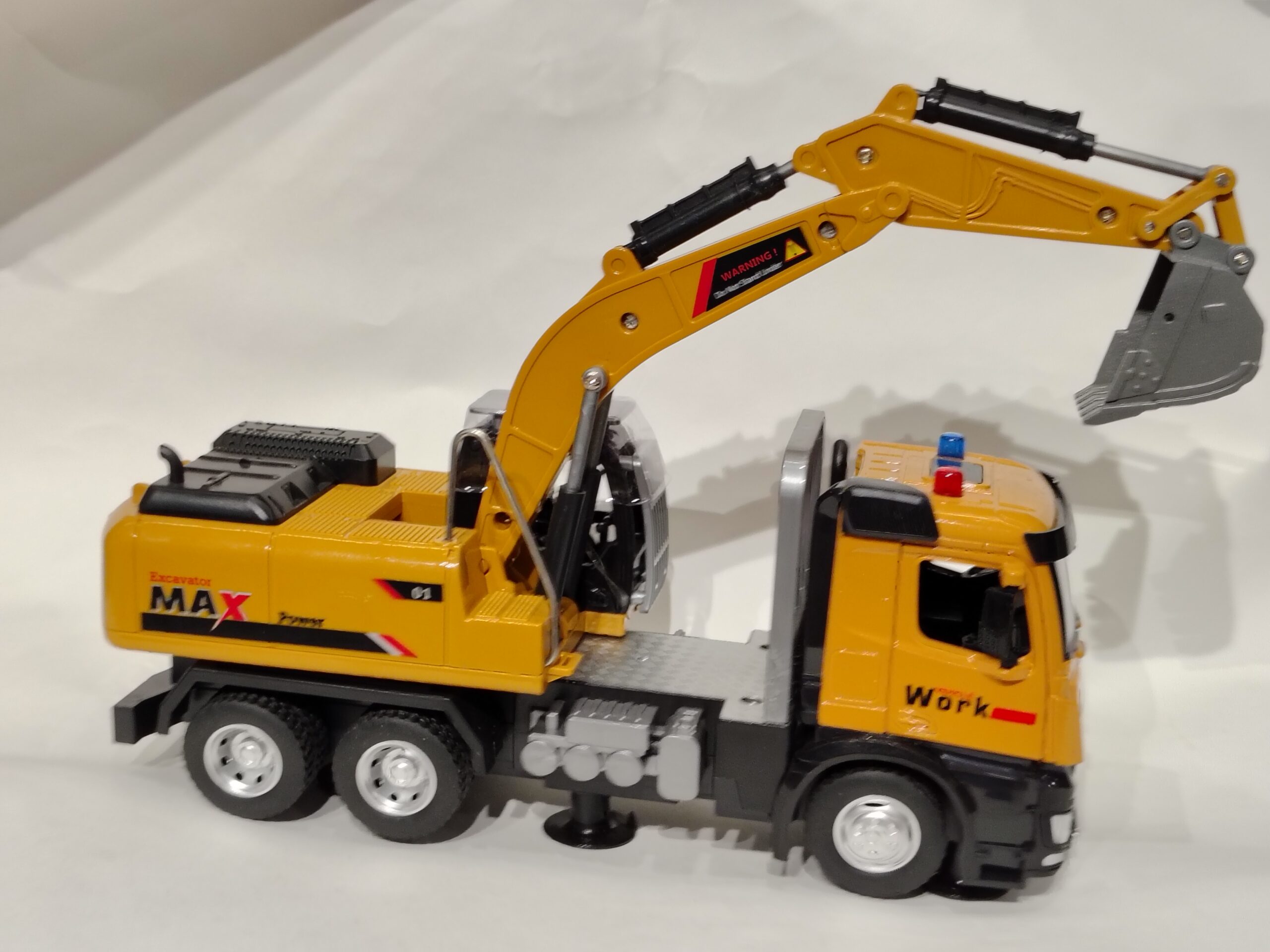 lumo max excavator