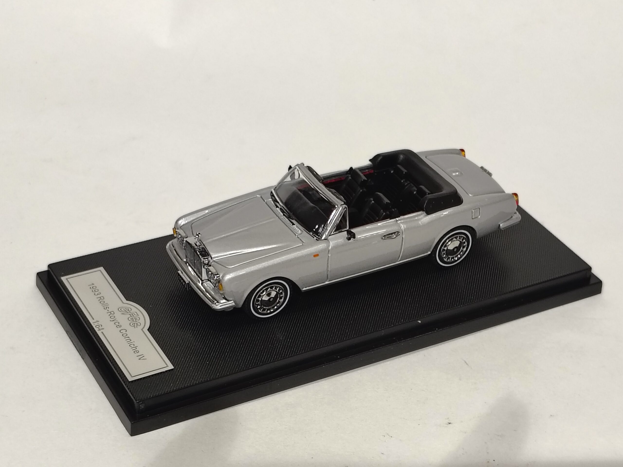 1993 rolls royce corniche iv 1:64 scale