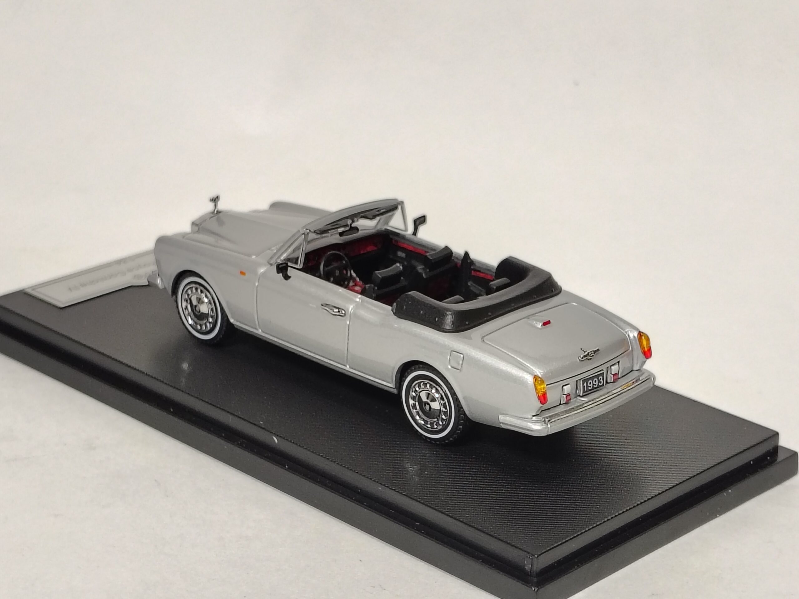 1993 rolls royce corniche iv 1:64 scale