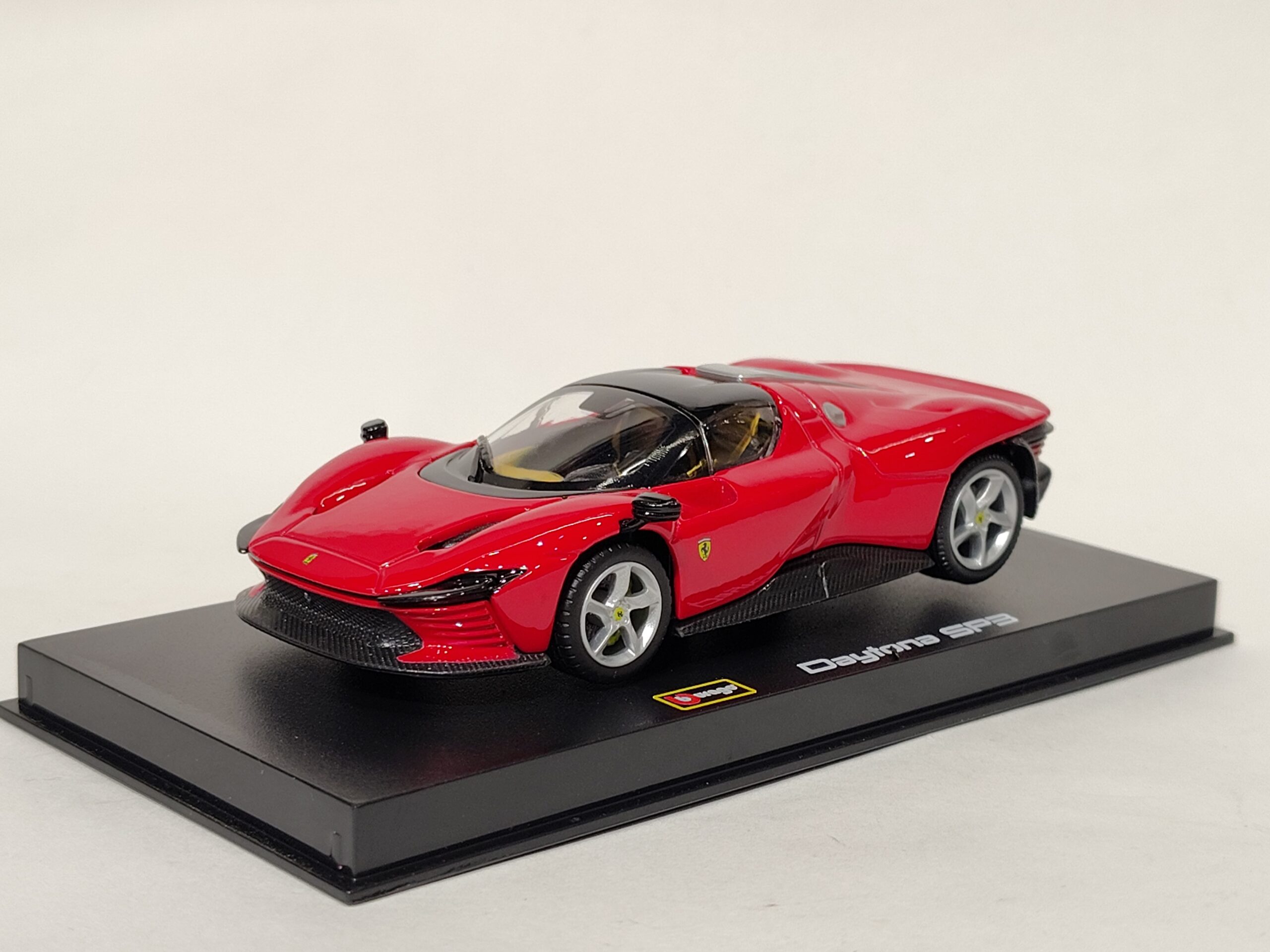 ferrari daytona sp3 1:43 scale