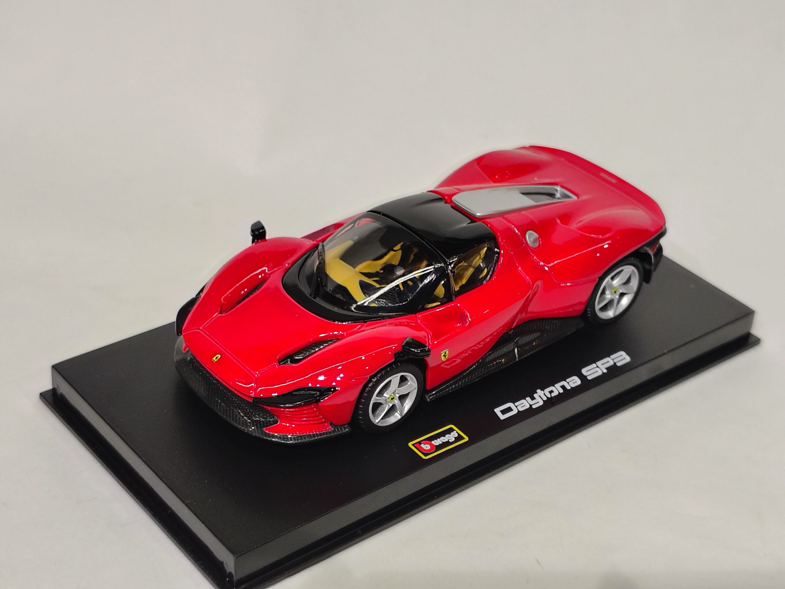 ferrari daytona sp3 1:43 scale