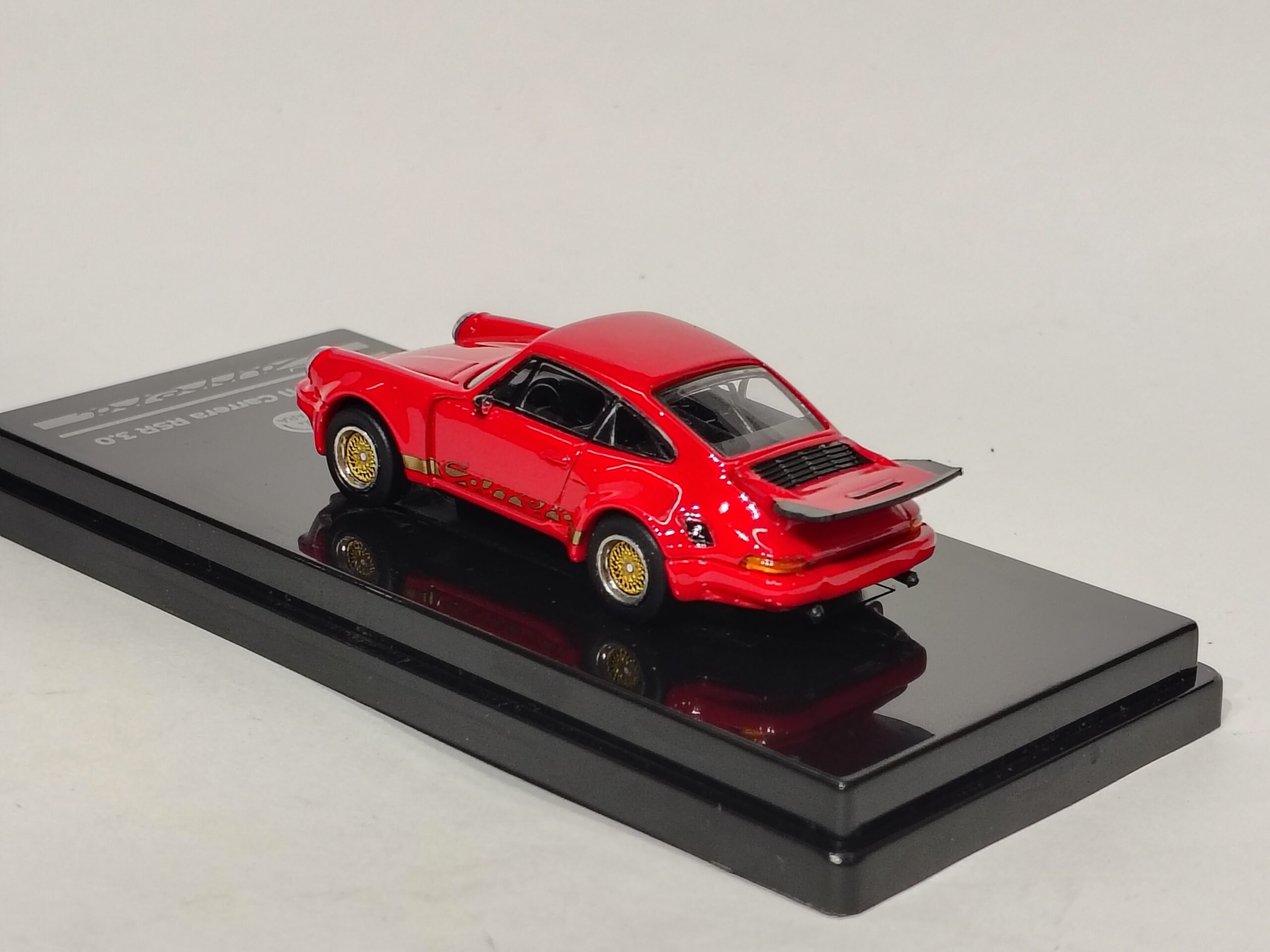 porsche 911 carrera rsr 3.0 1:64 scale