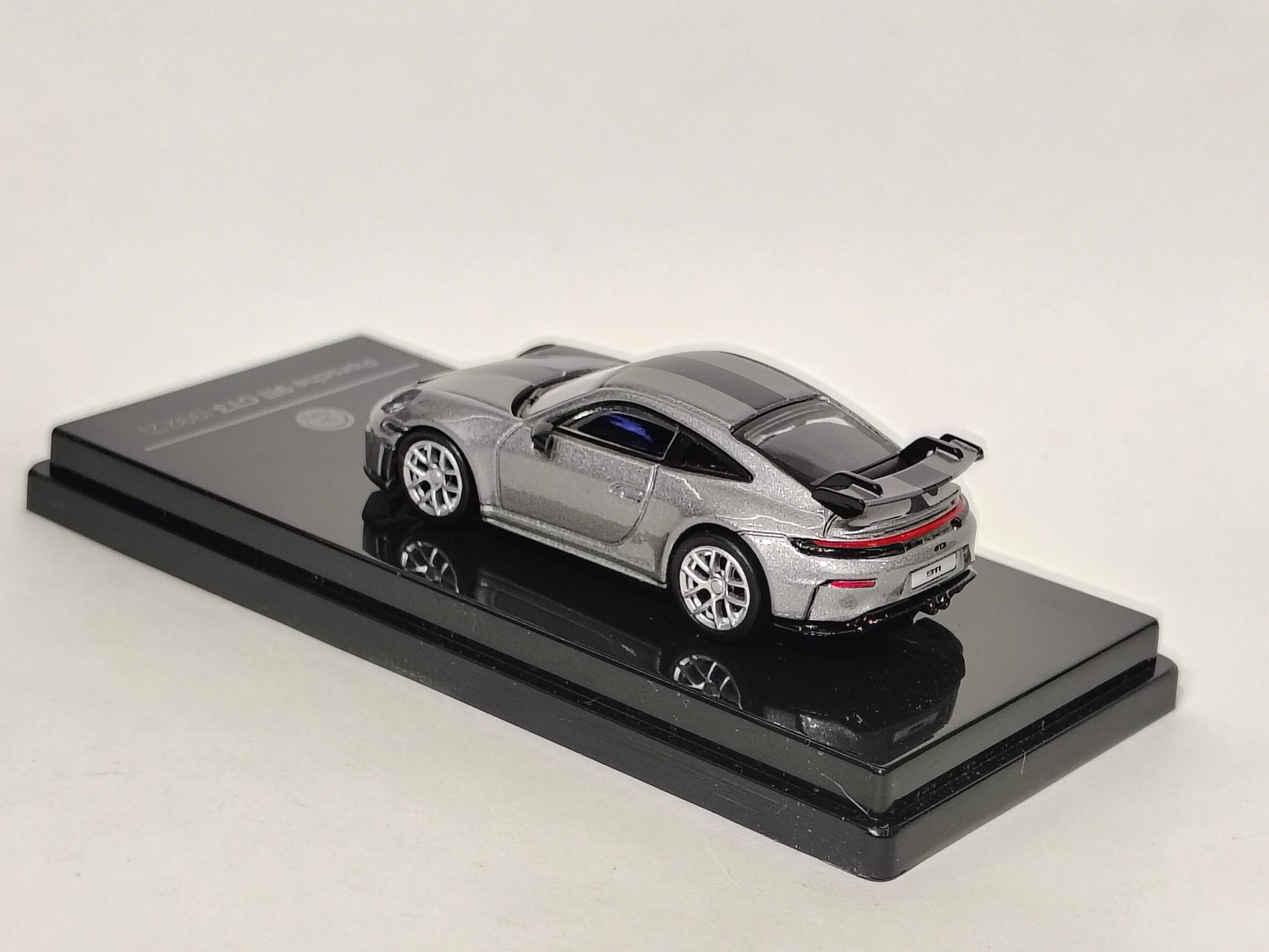 porsche 911 gt3 (992.2) – premium 1:64 scale