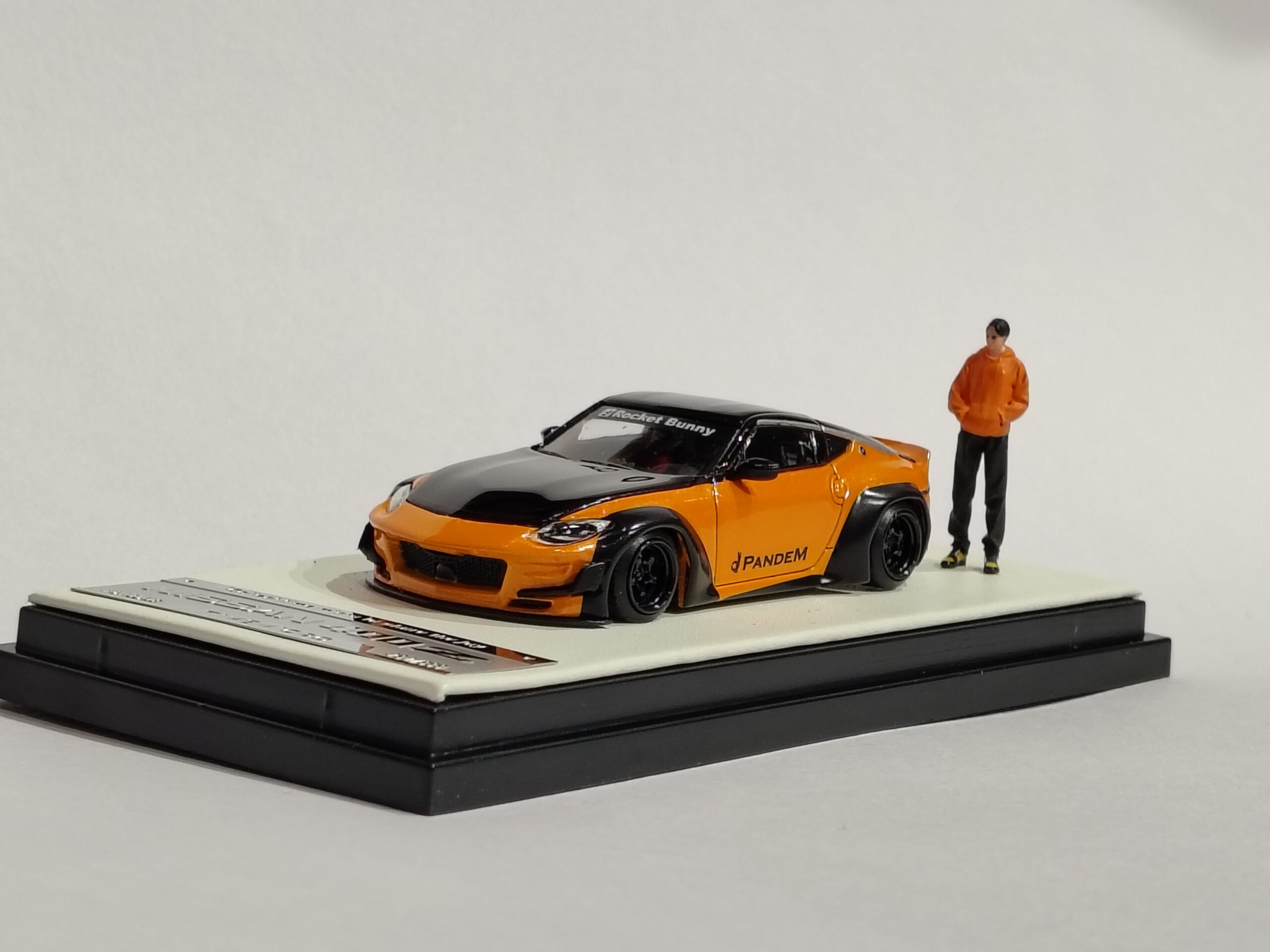 NISSAN 400 Z 1:64 - Image 2