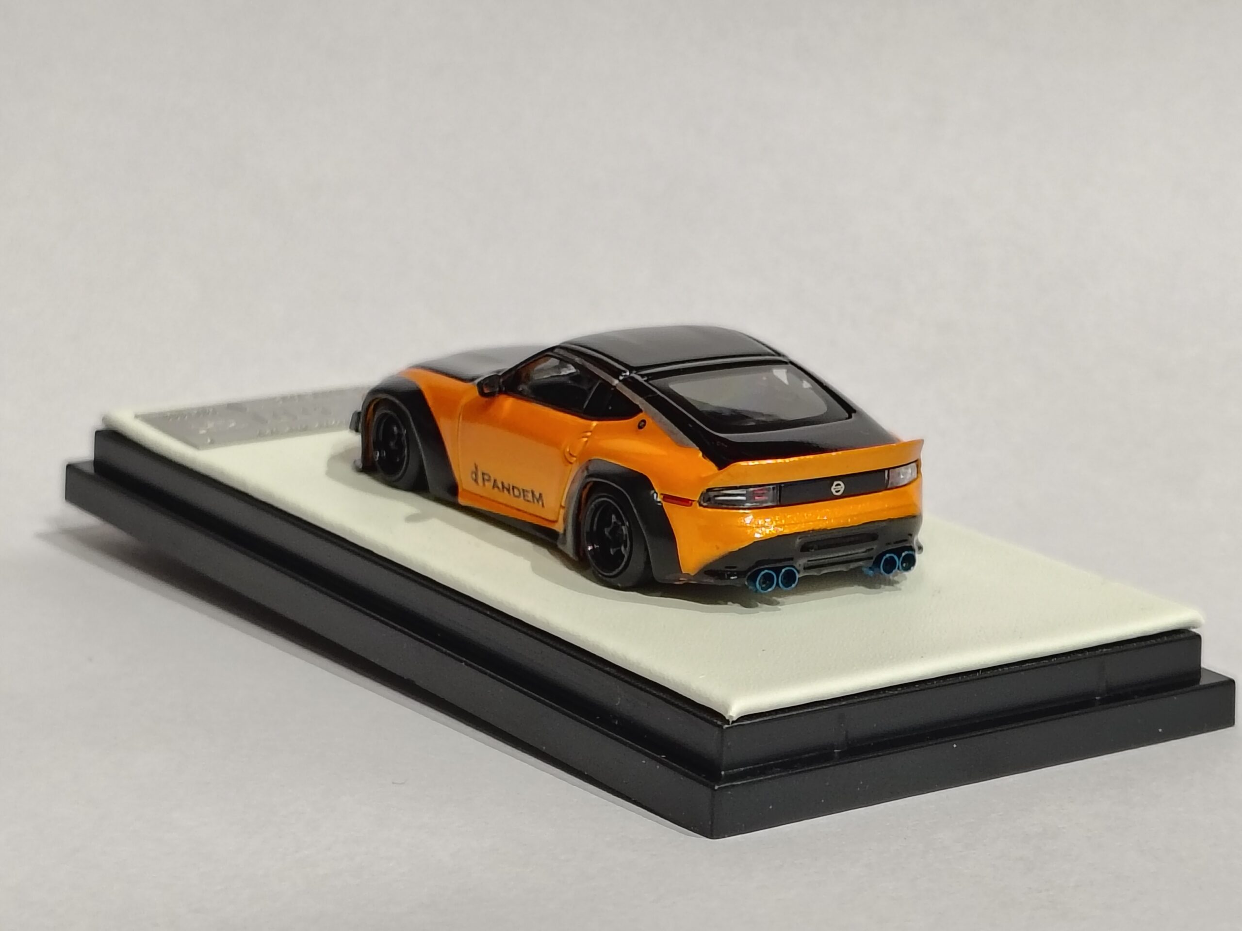 NISSAN 400 Z 1:64 - Image 4