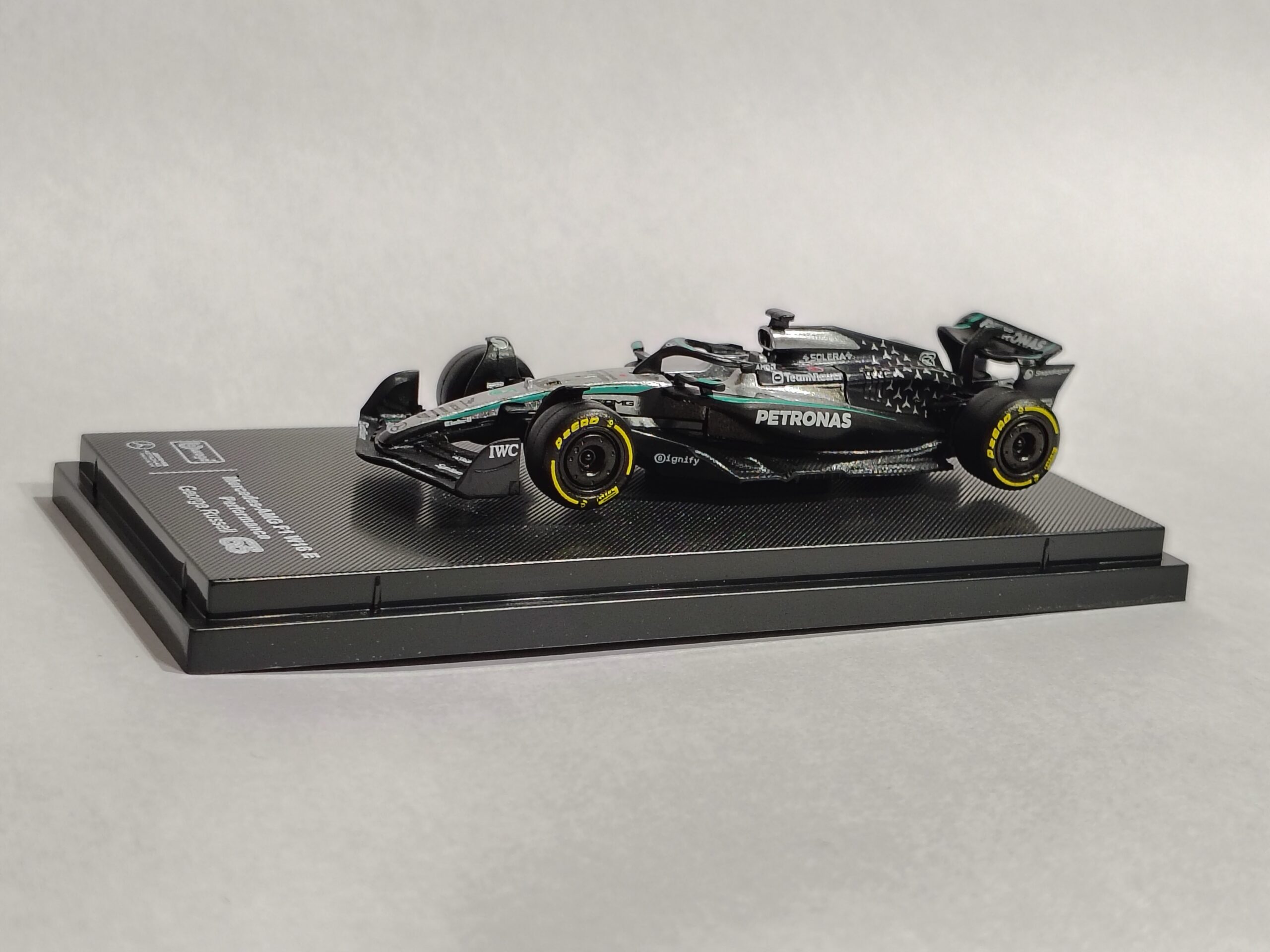 MERCEDES AMG F1 1:64 - Image 2