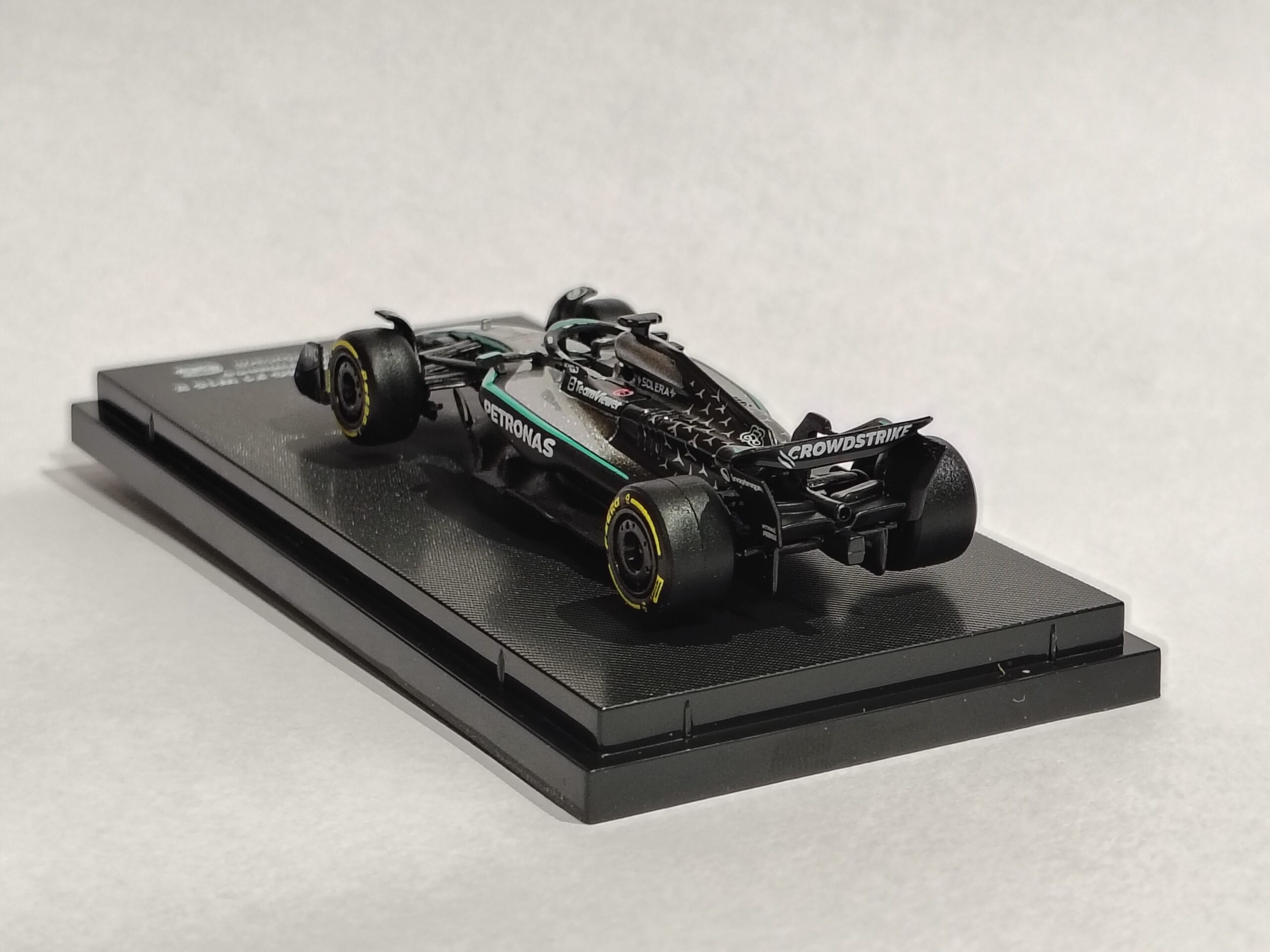 MERCEDES AMG F1 1:64 - Image 4