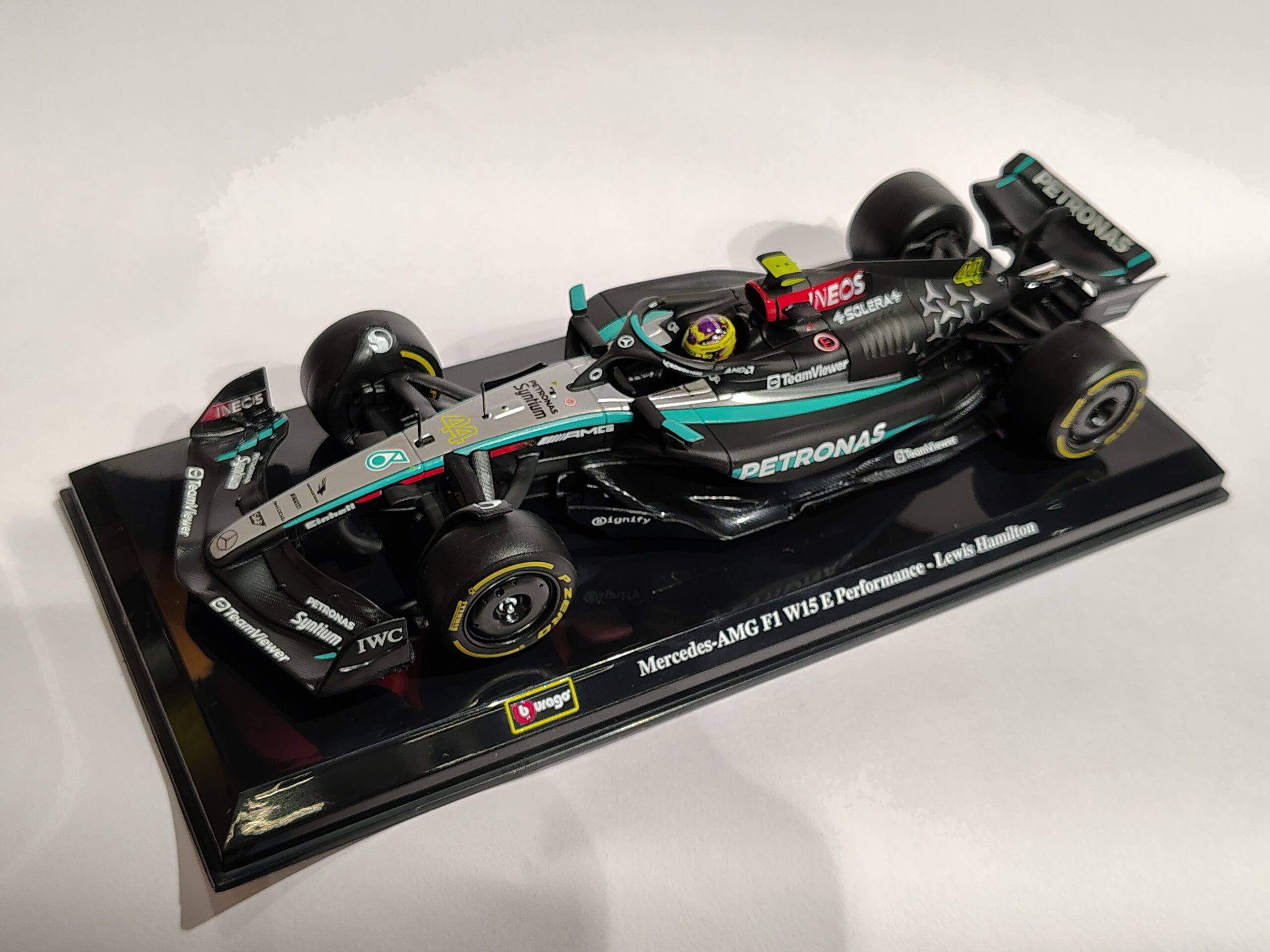 MERCEDES AMG PETRONAS F1 1:24 - Image 2