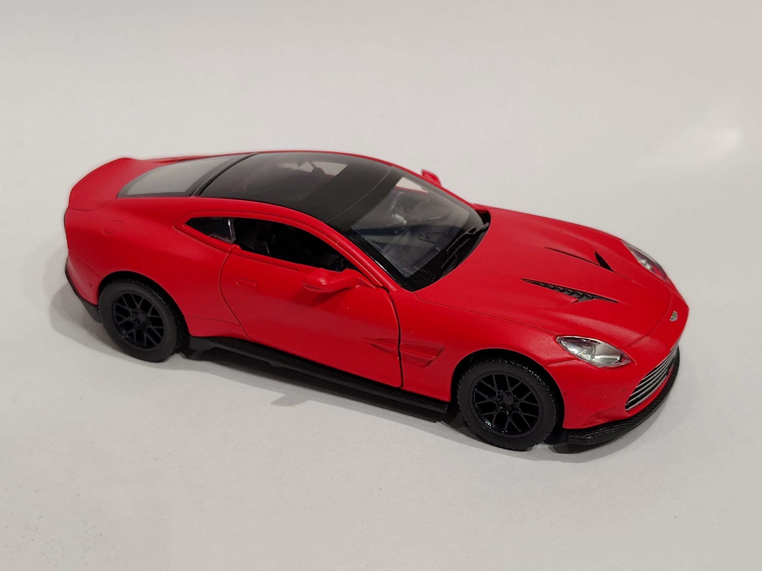 Aston Martin 1:32