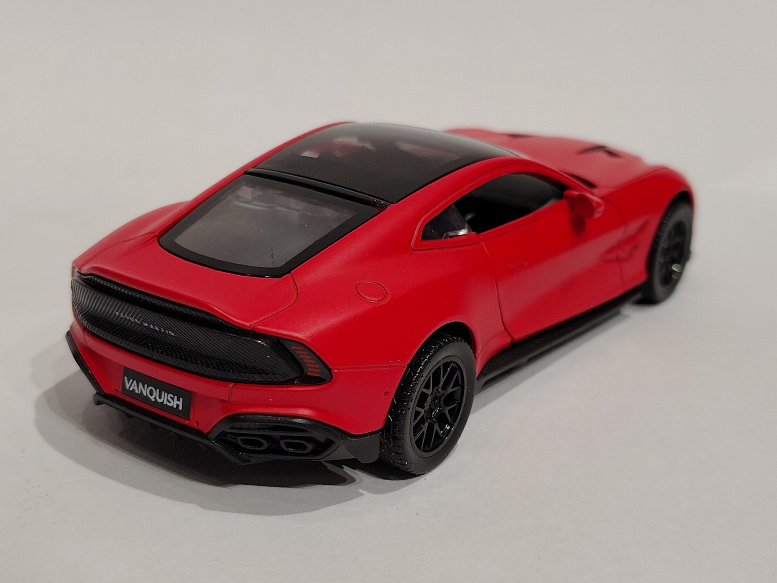 Aston Martin 1:32 - Image 4