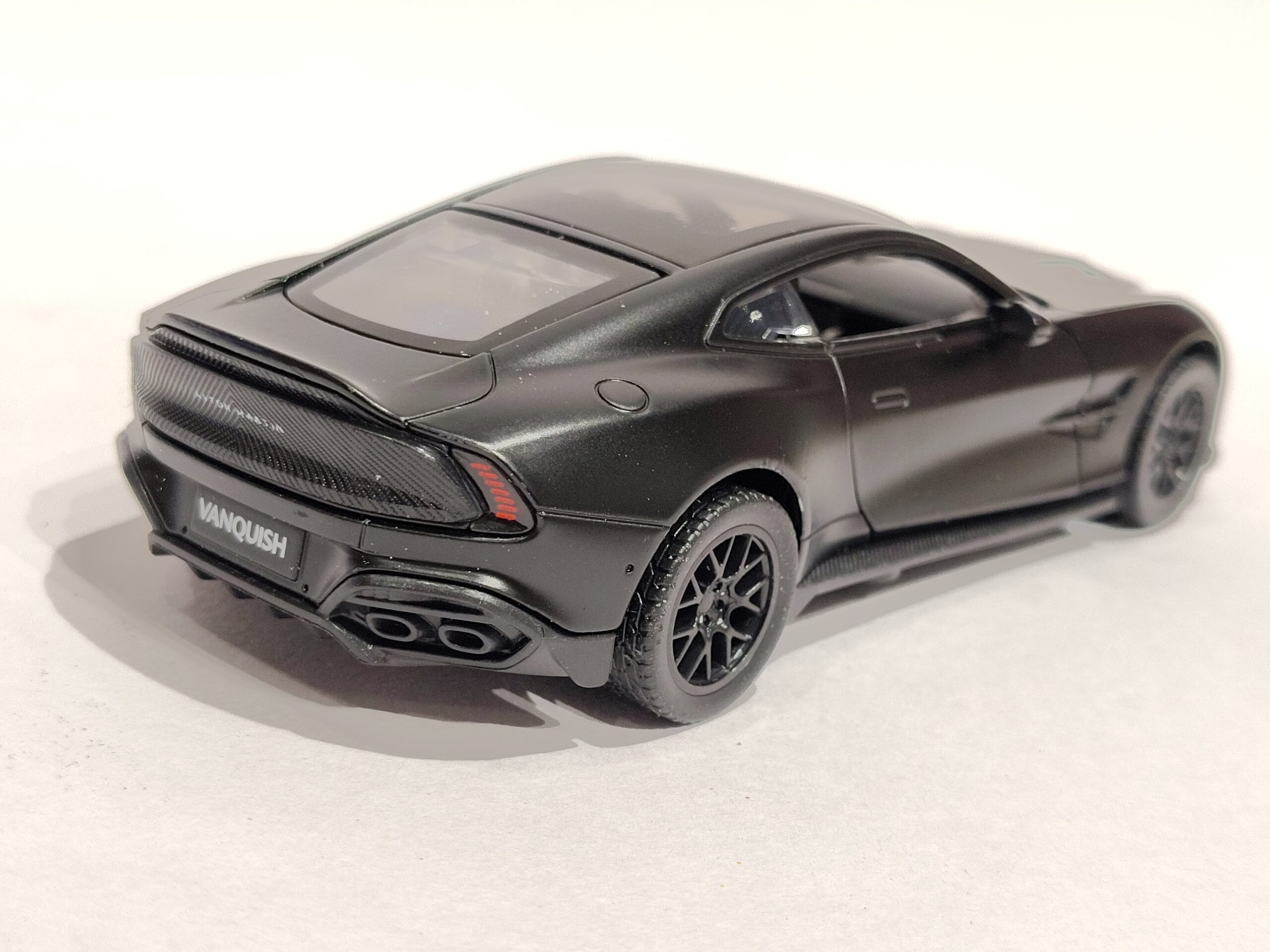 Aston Martin 1:32 - Image 7