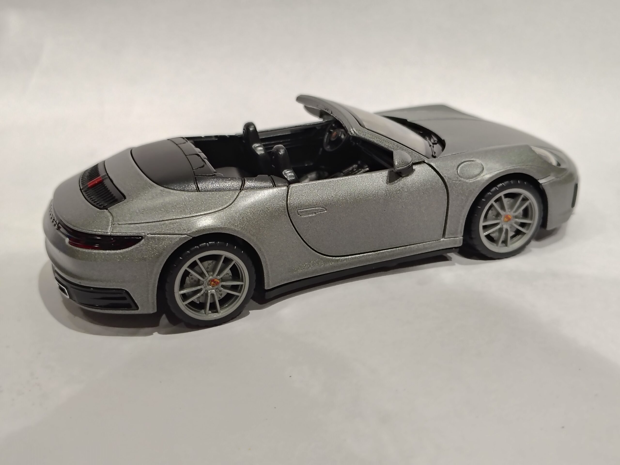 Porsche 911 Carrera Cabriolet 1:32 - Image 2