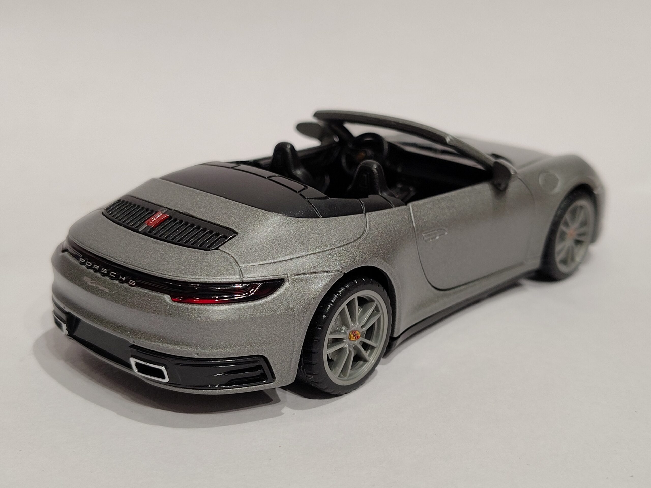 Porsche 911 Carrera Cabriolet 1:32 - Image 3
