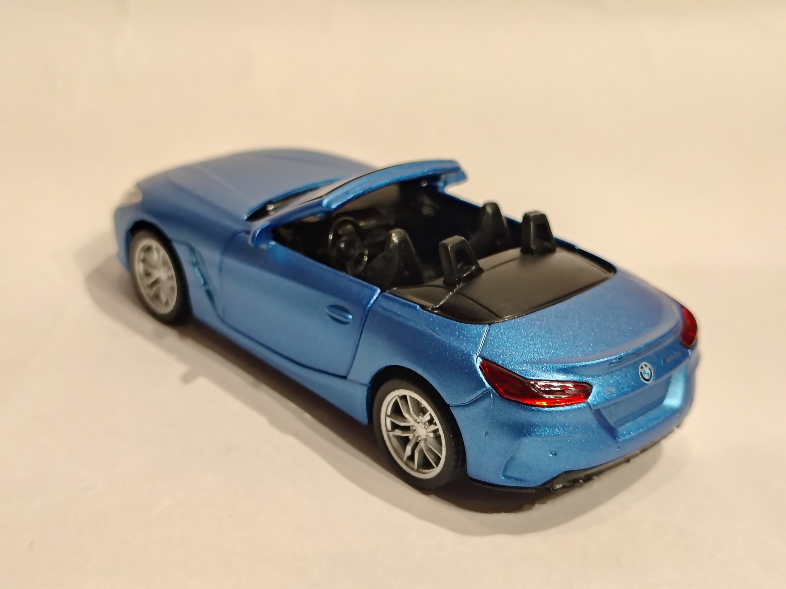 BMW Z4 Roadster 1:38 - Image 2