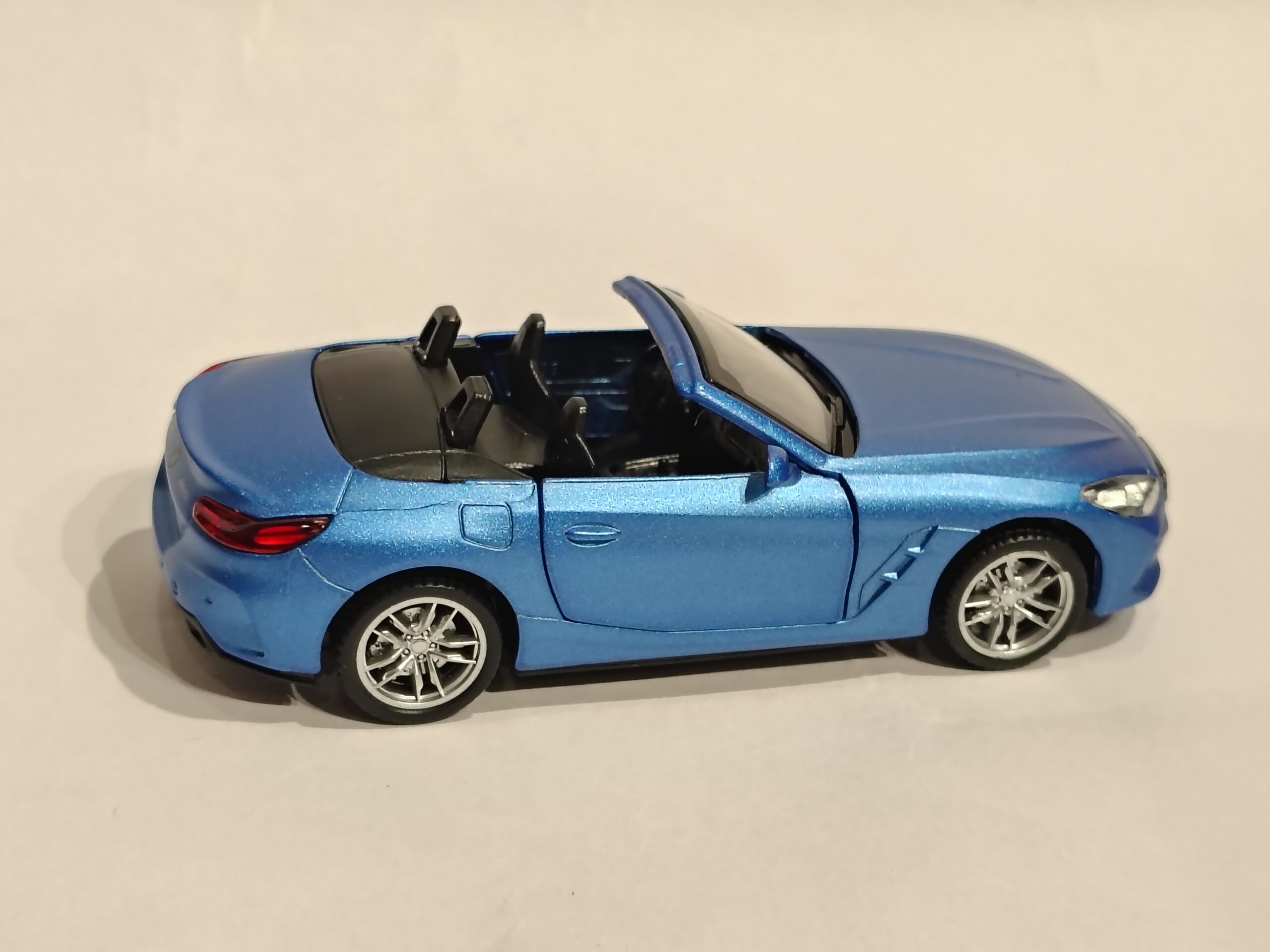 BMW Z4 Roadster 1:38 - Image 3