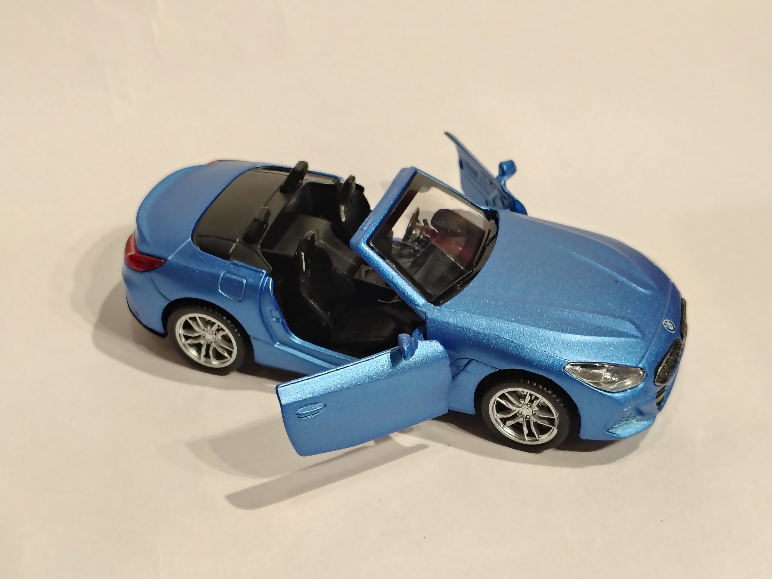 BMW Z4 Roadster 1:38 - Image 4