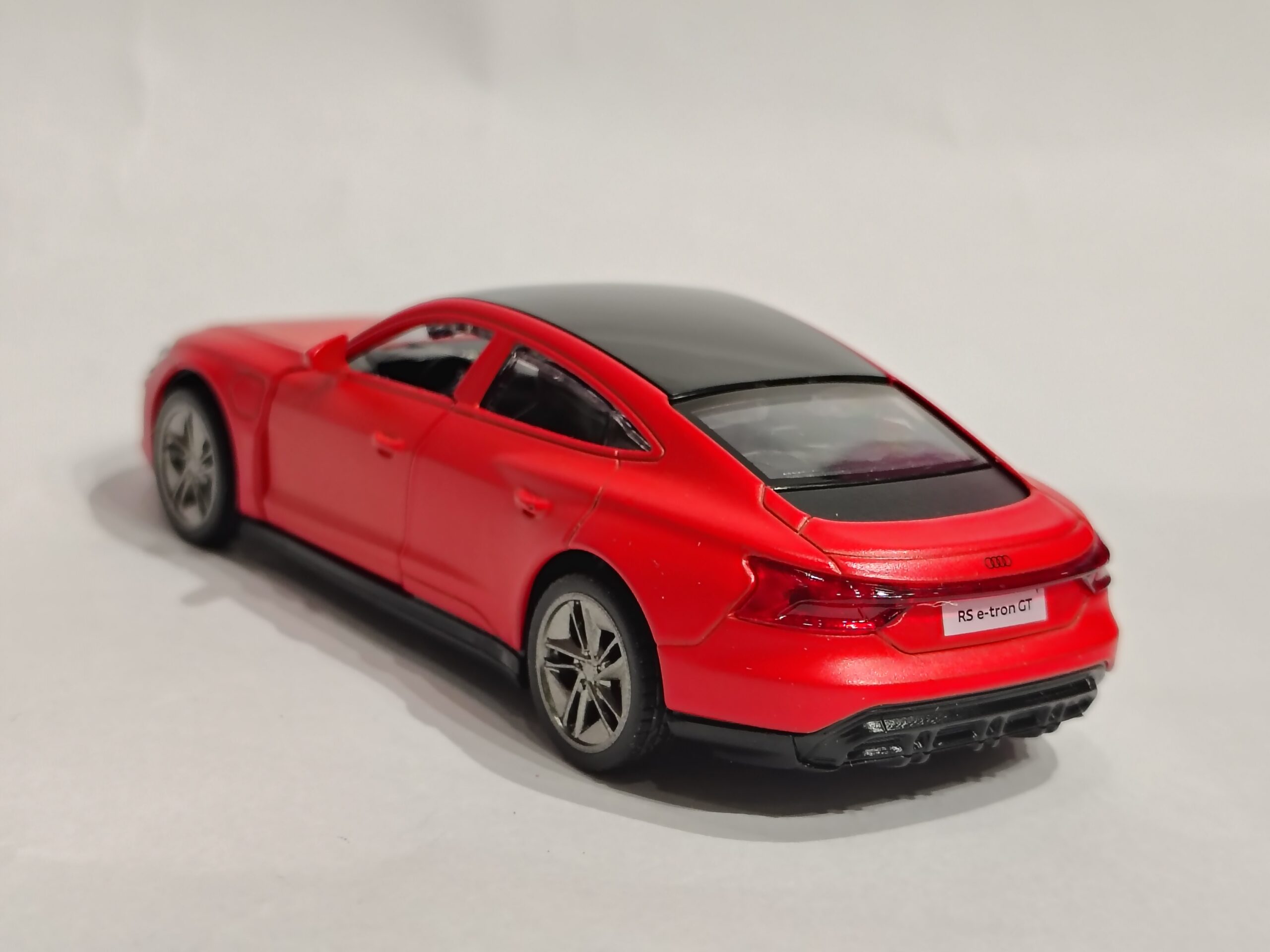 Audi e-tron GT 1:44 - Image 3