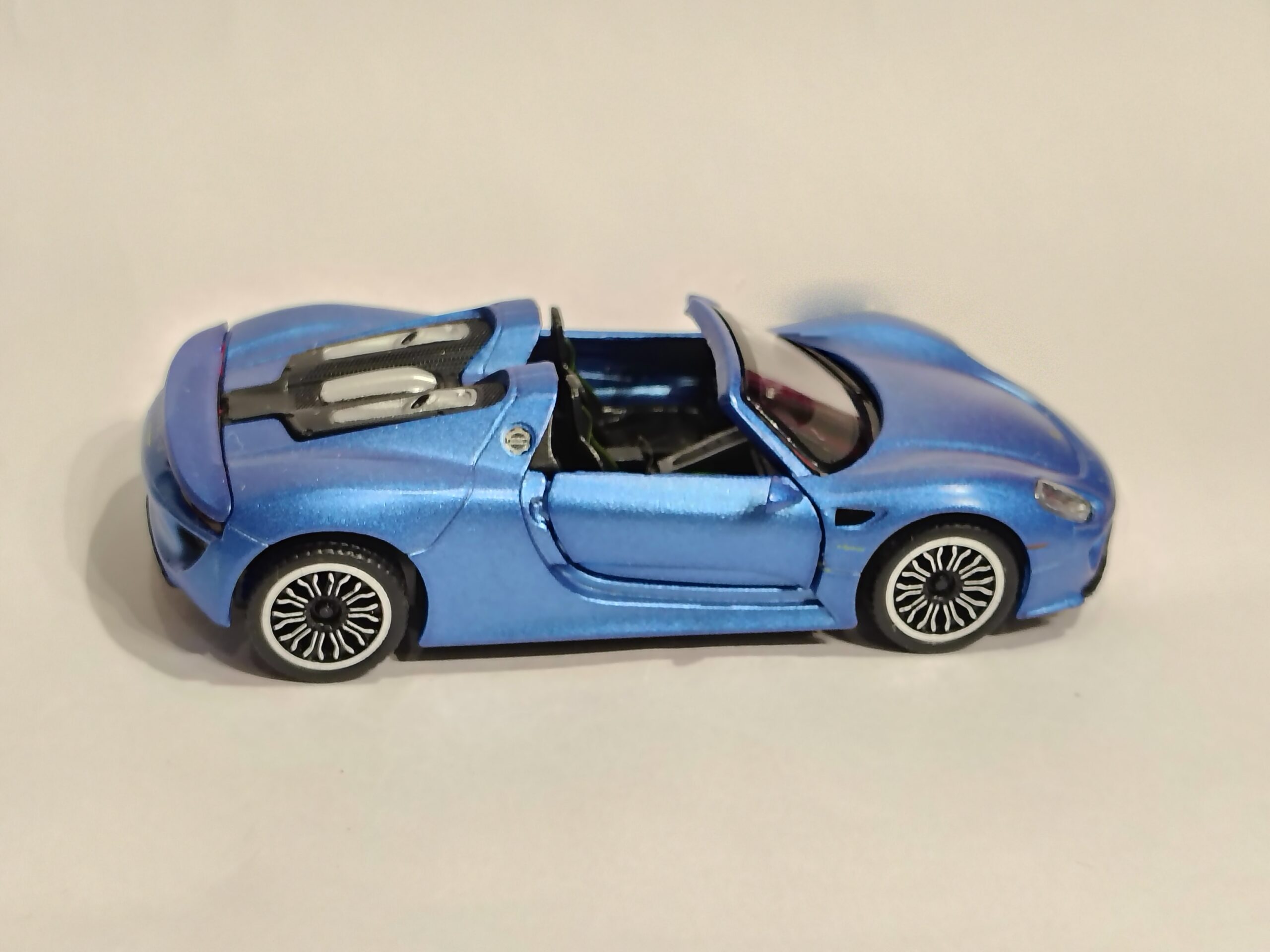 Porsche 918 Spyder 1:41 - Image 2