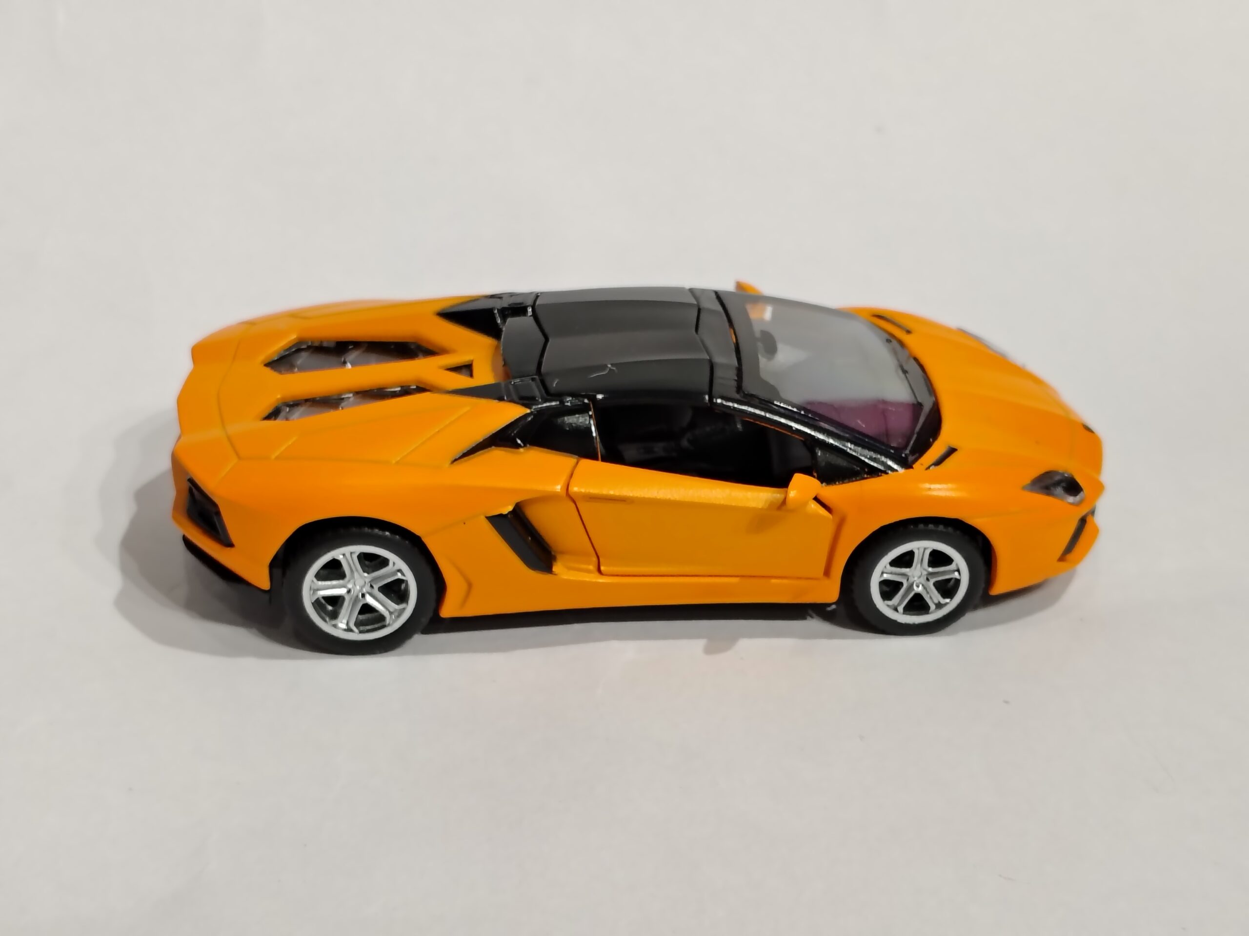 Lamborghini Aventador 1:43 - Image 2