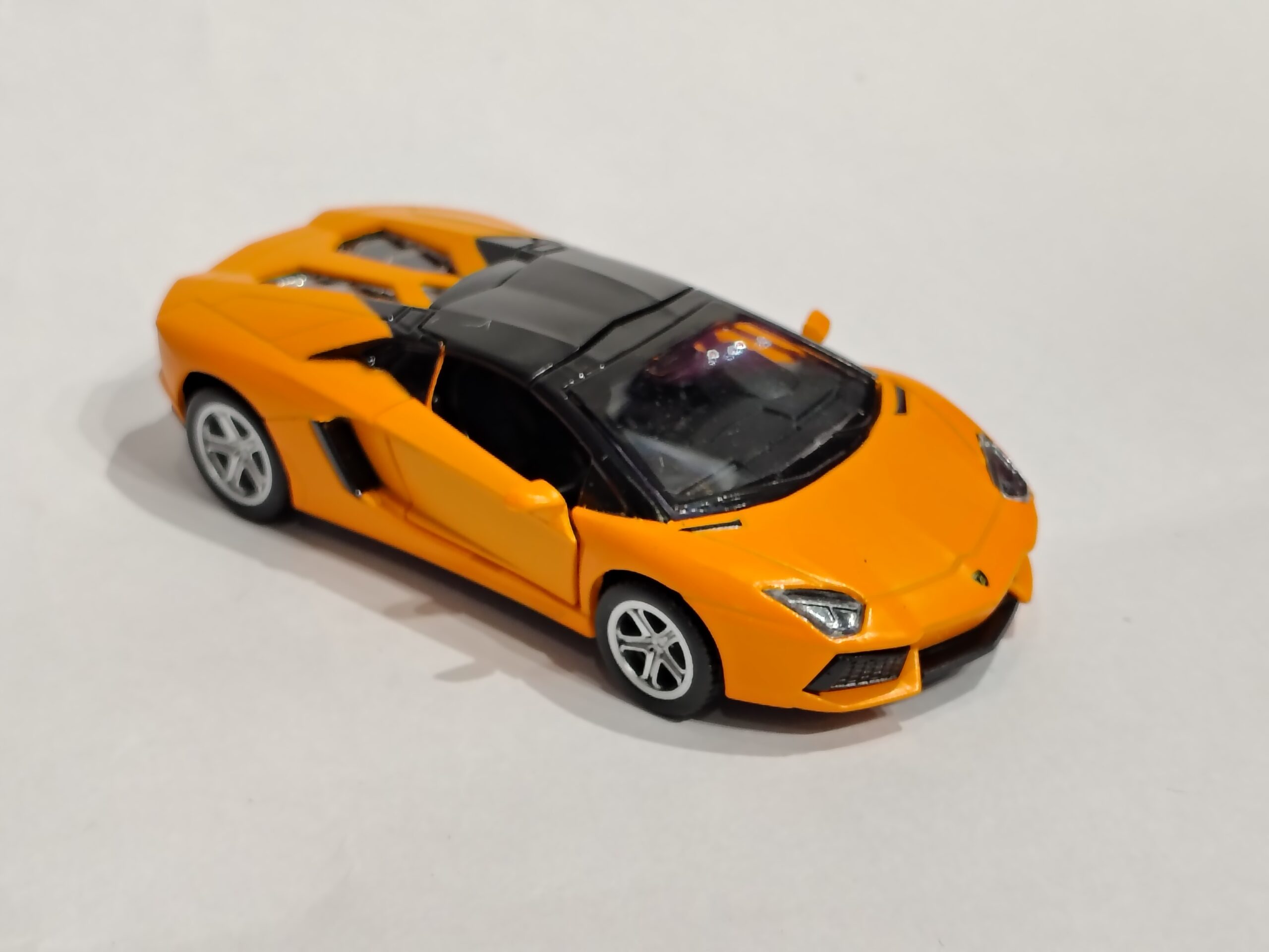 Lamborghini Aventador 1:43