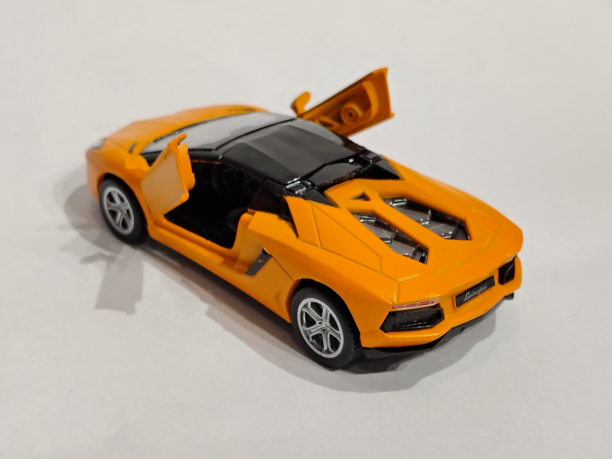 Lamborghini Aventador 1:43 - Image 3