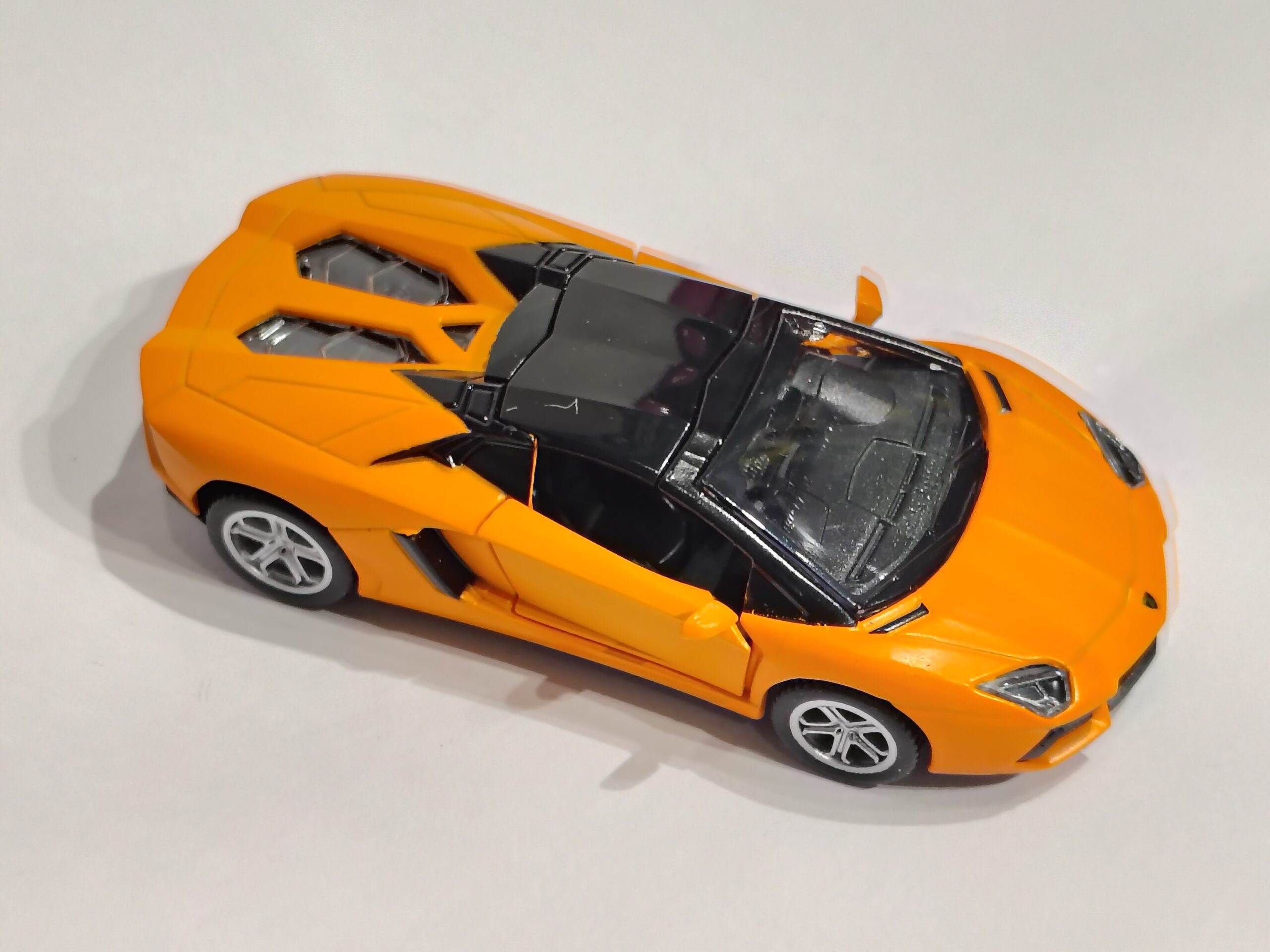 Lamborghini Aventador 1:43 - Image 4
