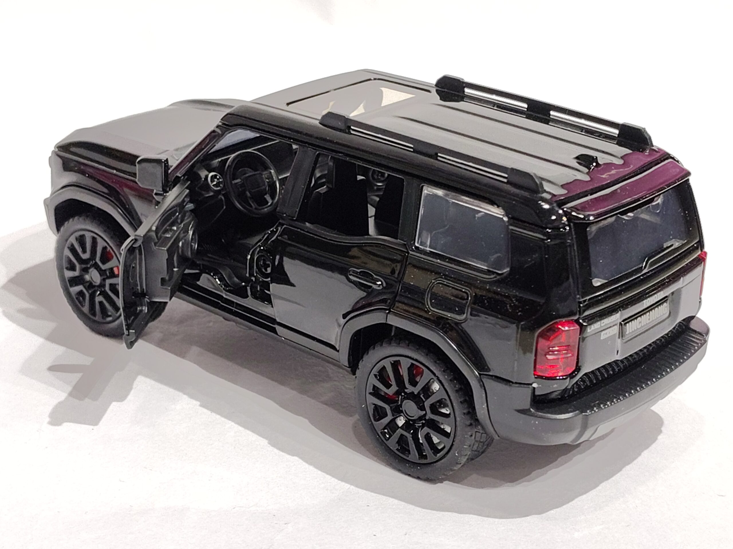 TOYOTA LAND CRUISER 1:32 - Image 4