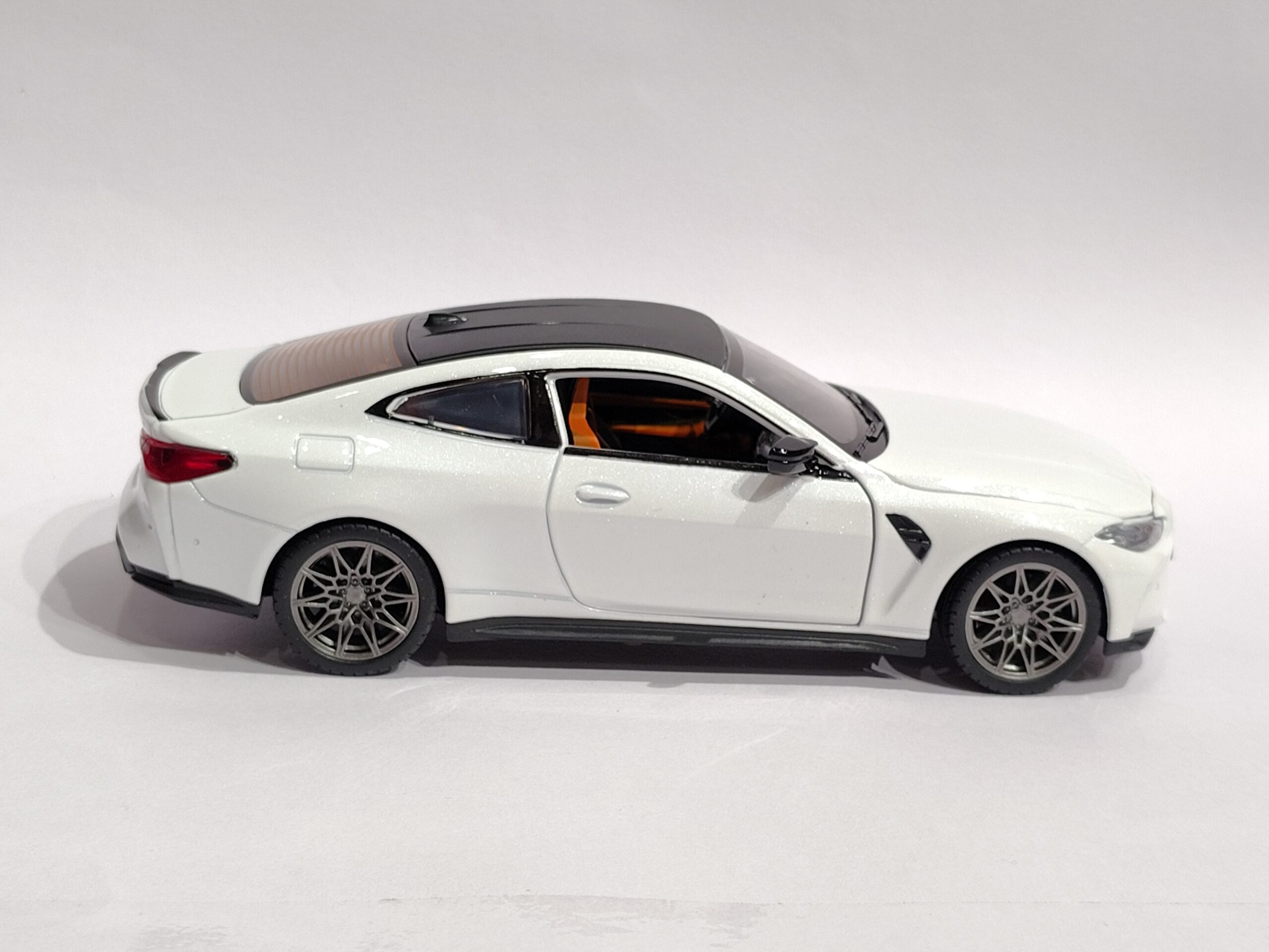 BMW M4 Coupe 1:24