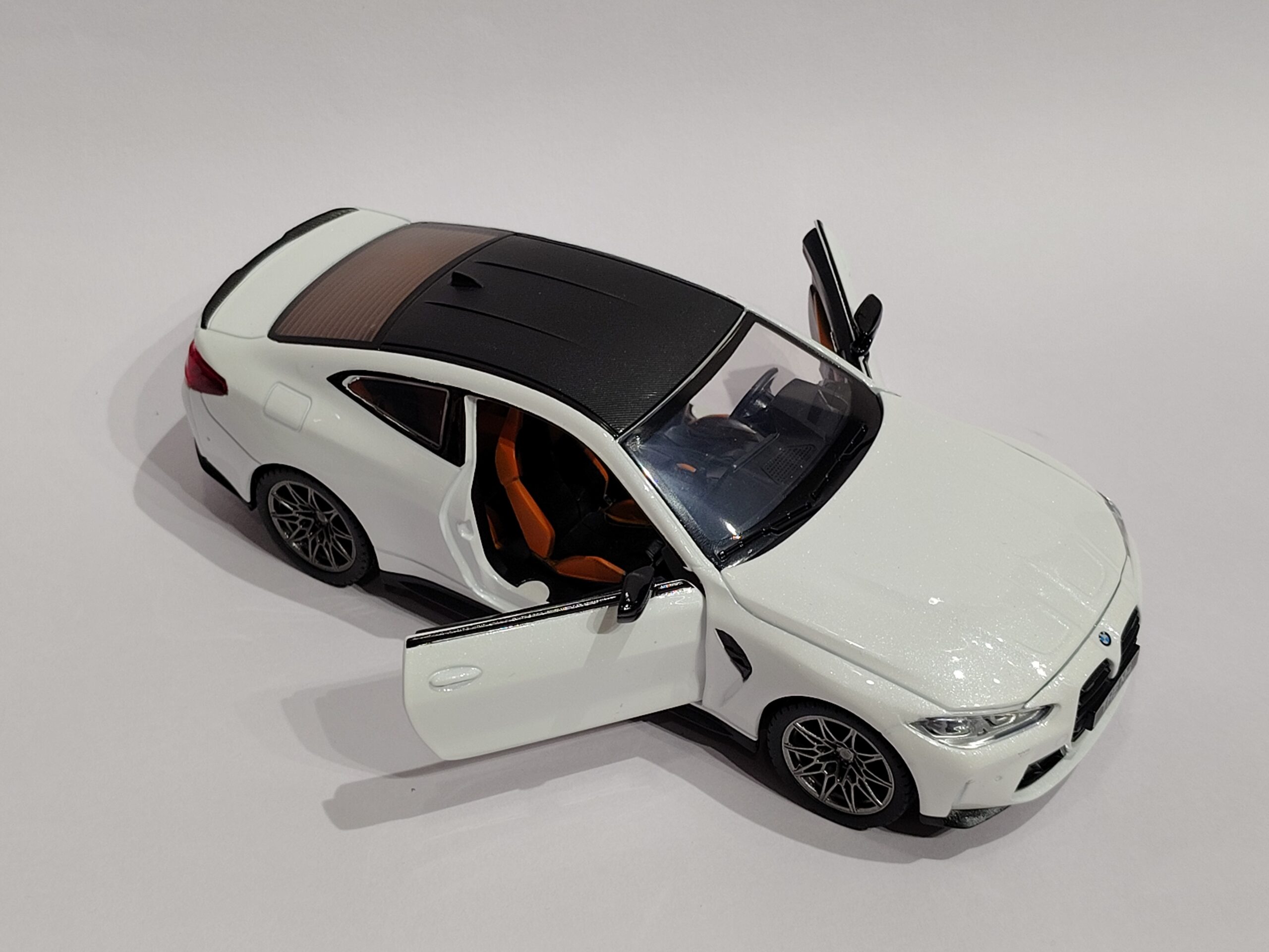 BMW M4 Coupe 1:24 - Image 4
