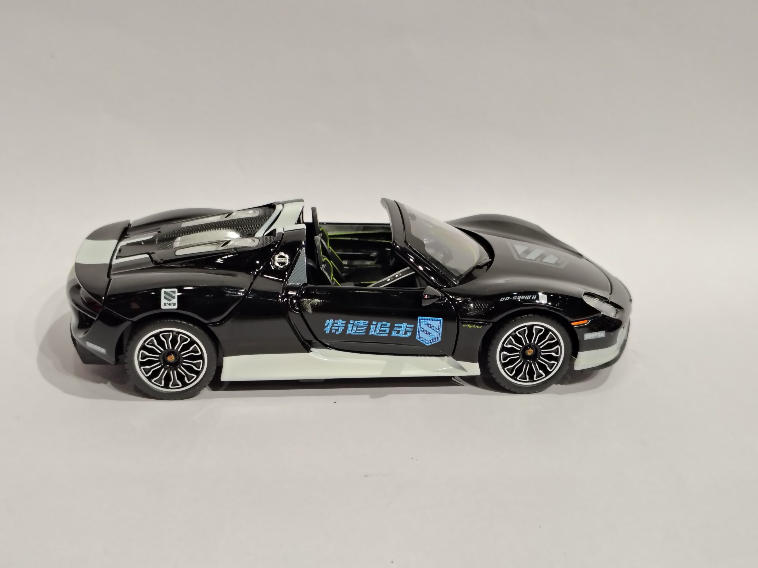 Porsche 918 Spyder 1:24