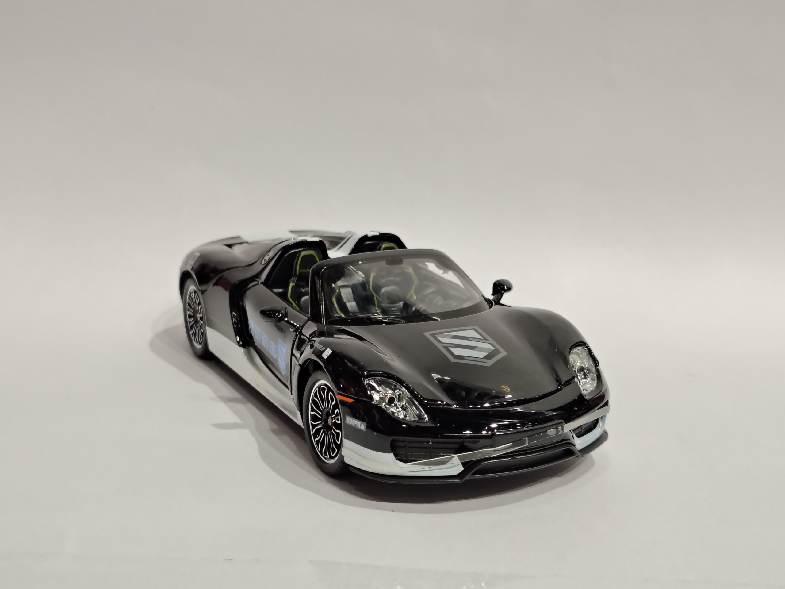 Porsche 918 Spyder 1:24 - Image 2