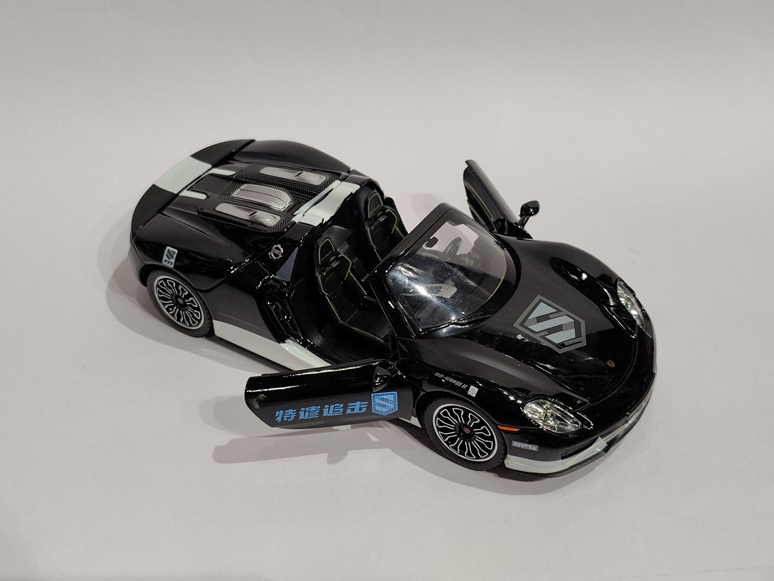 Porsche 918 Spyder 1:24 - Image 4