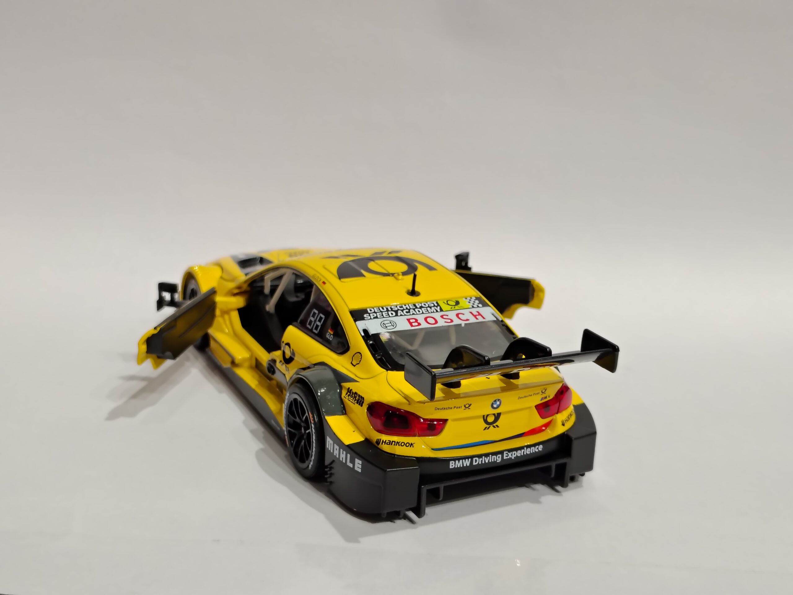 BMW M4 DTM 1:24 - Image 3