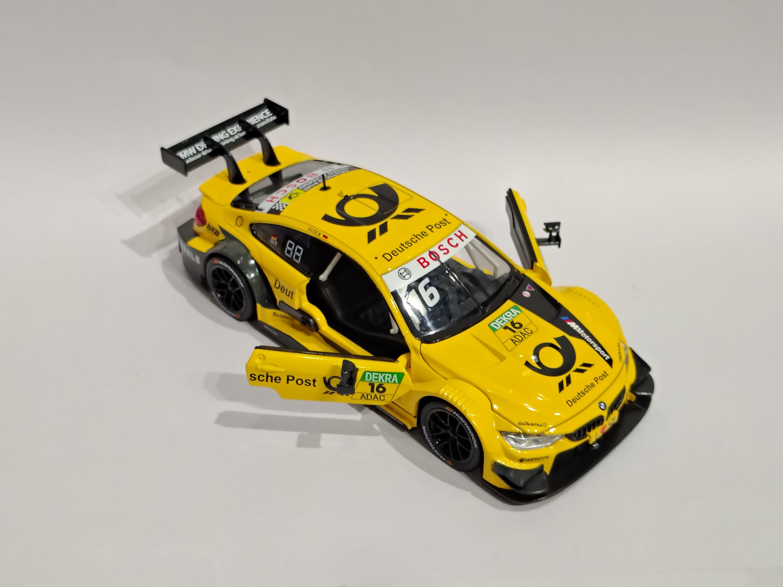 BMW M4 DTM 1:24 - Image 4