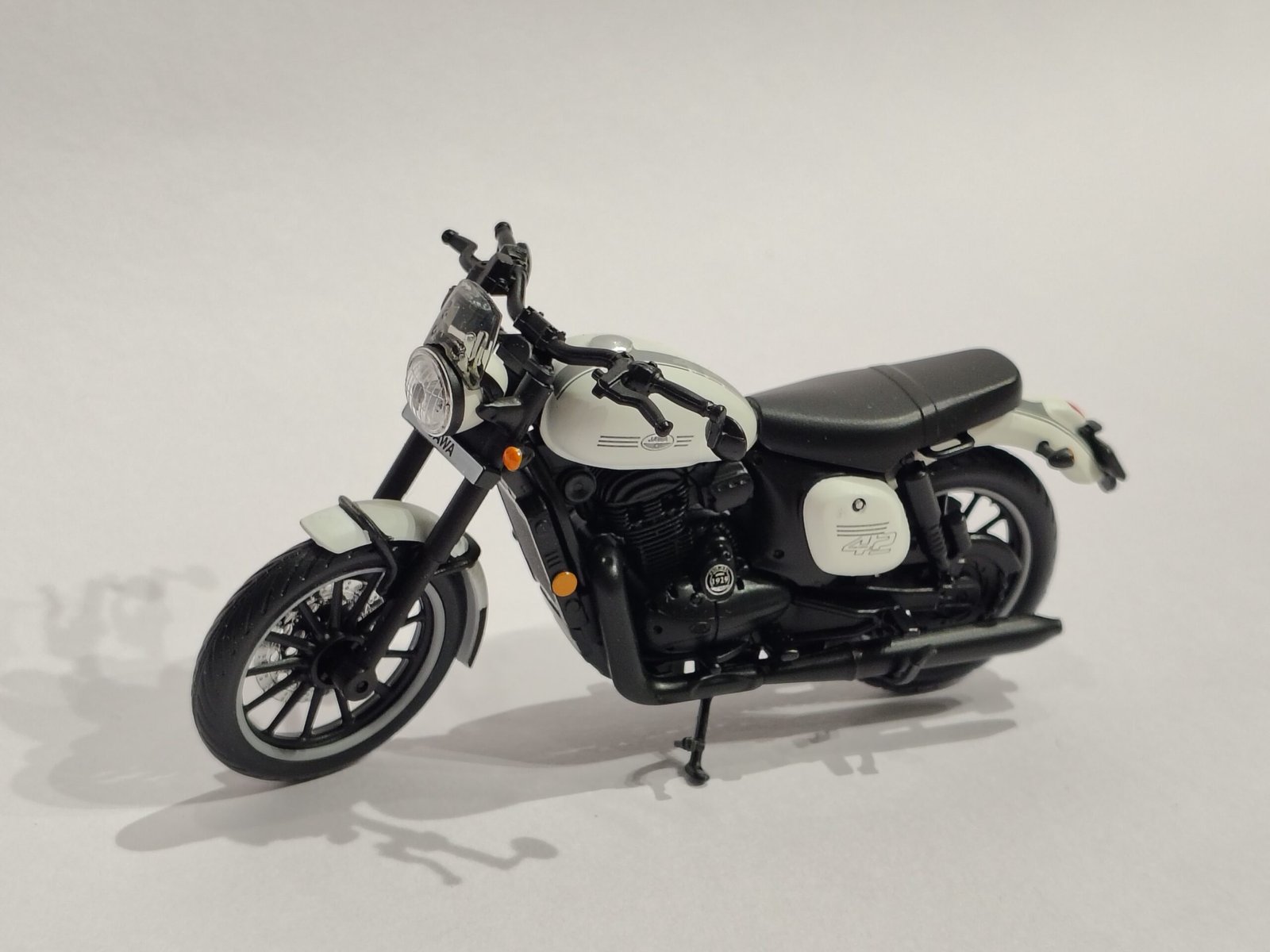 JAWA 42 METAL BIKE - Image 3