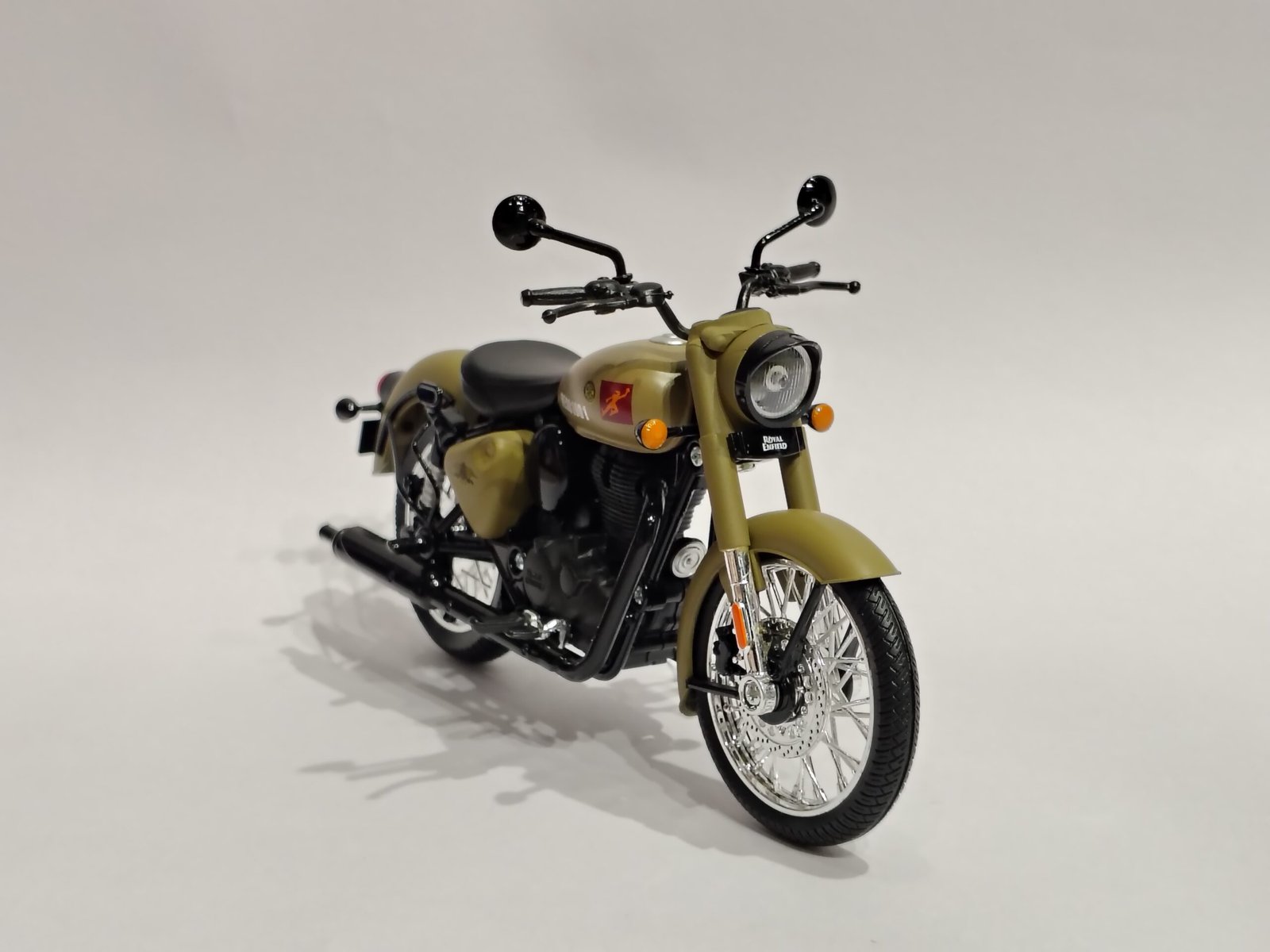 Royal Enfield Classic 350 Bike - Image 2