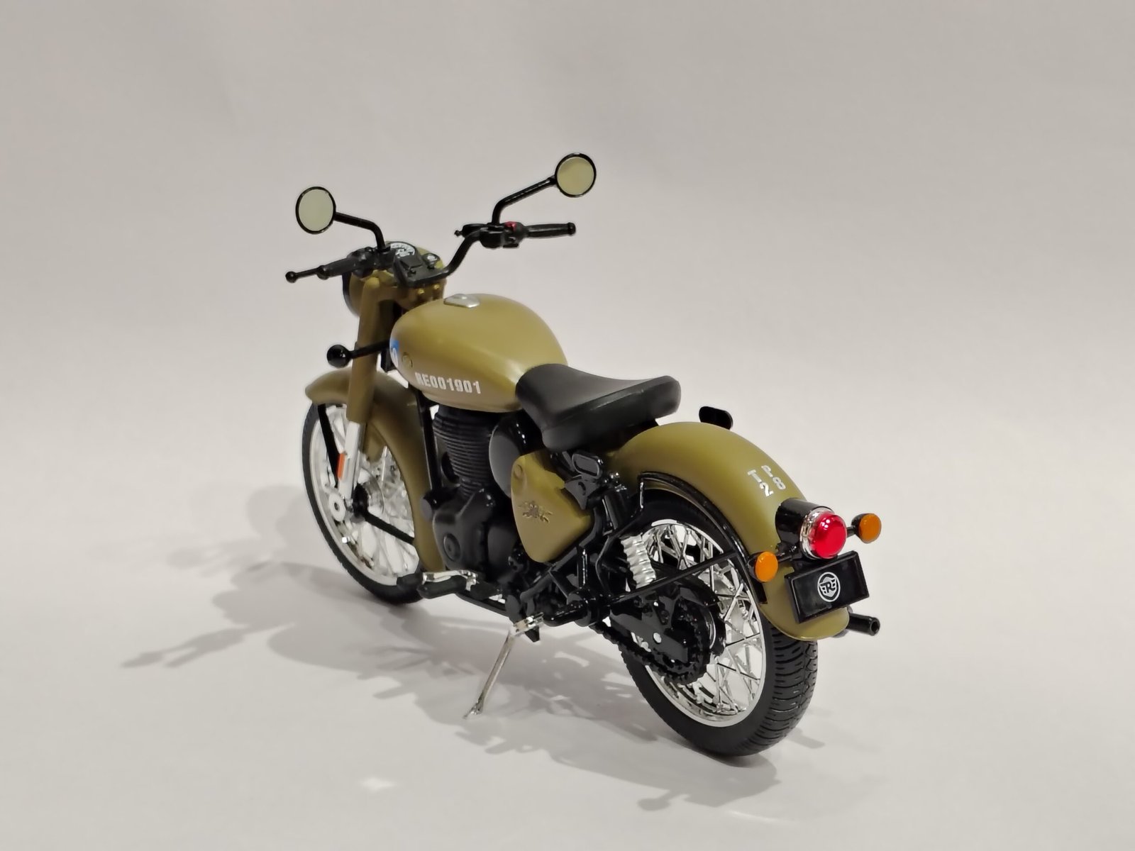 Royal Enfield Classic 350 Bike - Image 4
