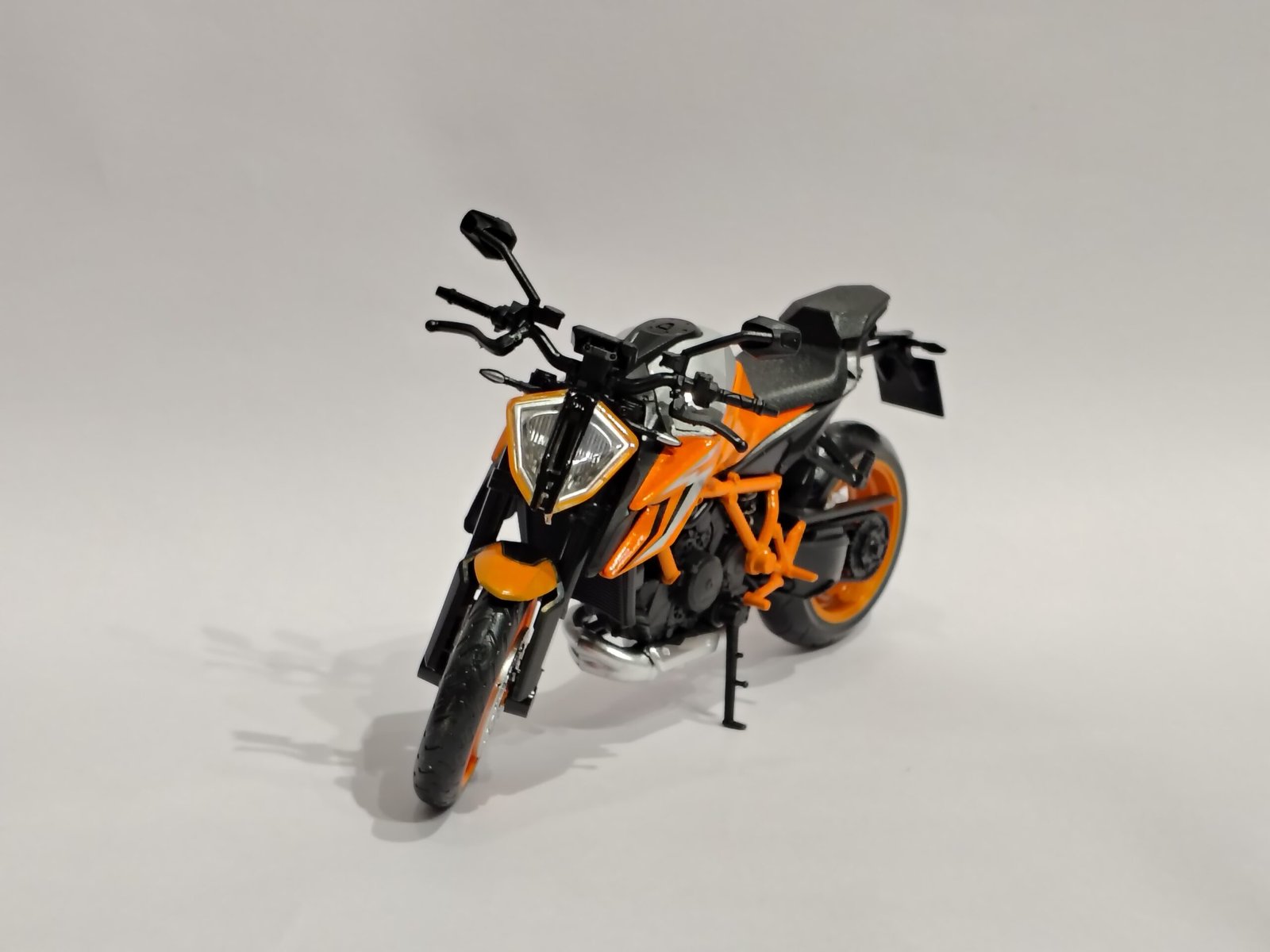 KTM 1290 Super Duke R Bike - Image 2