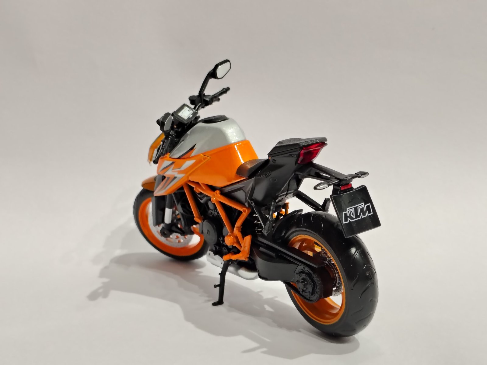 KTM 1290 Super Duke R Bike - Image 3