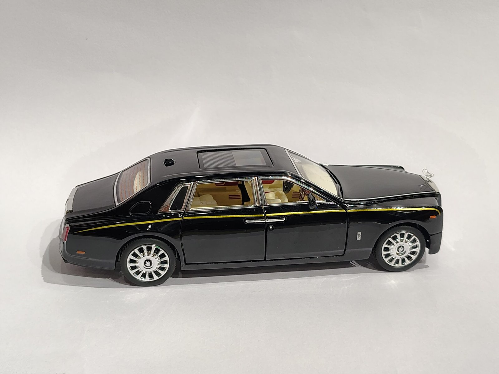 Rolls-Royce Phantom 1:24