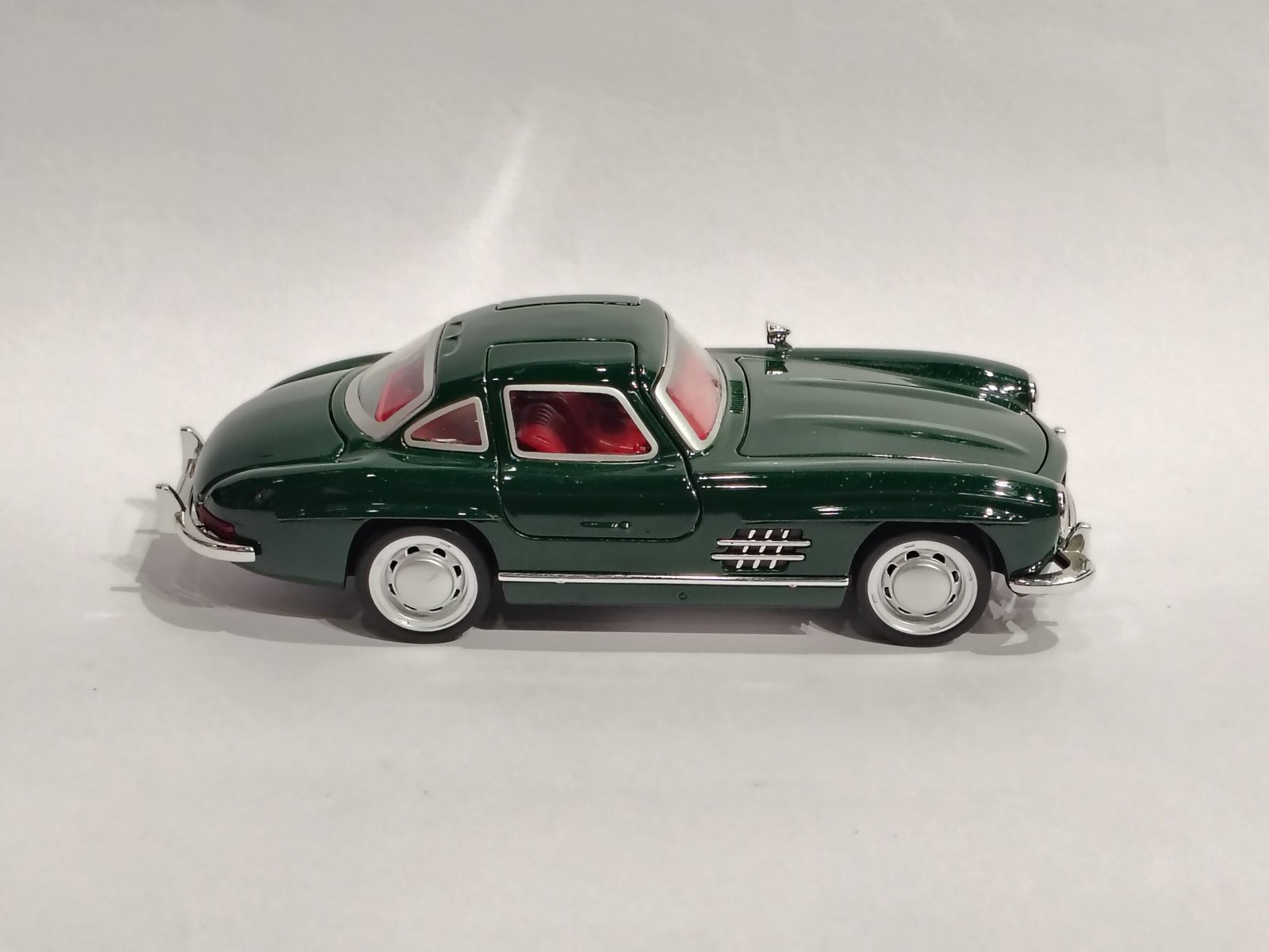 Mercedes-Benz 300 SL Gullwing 1:24