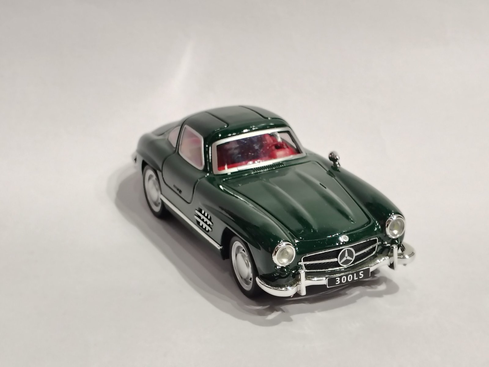 Mercedes-Benz 300 SL Gullwing 1:24 - Image 2