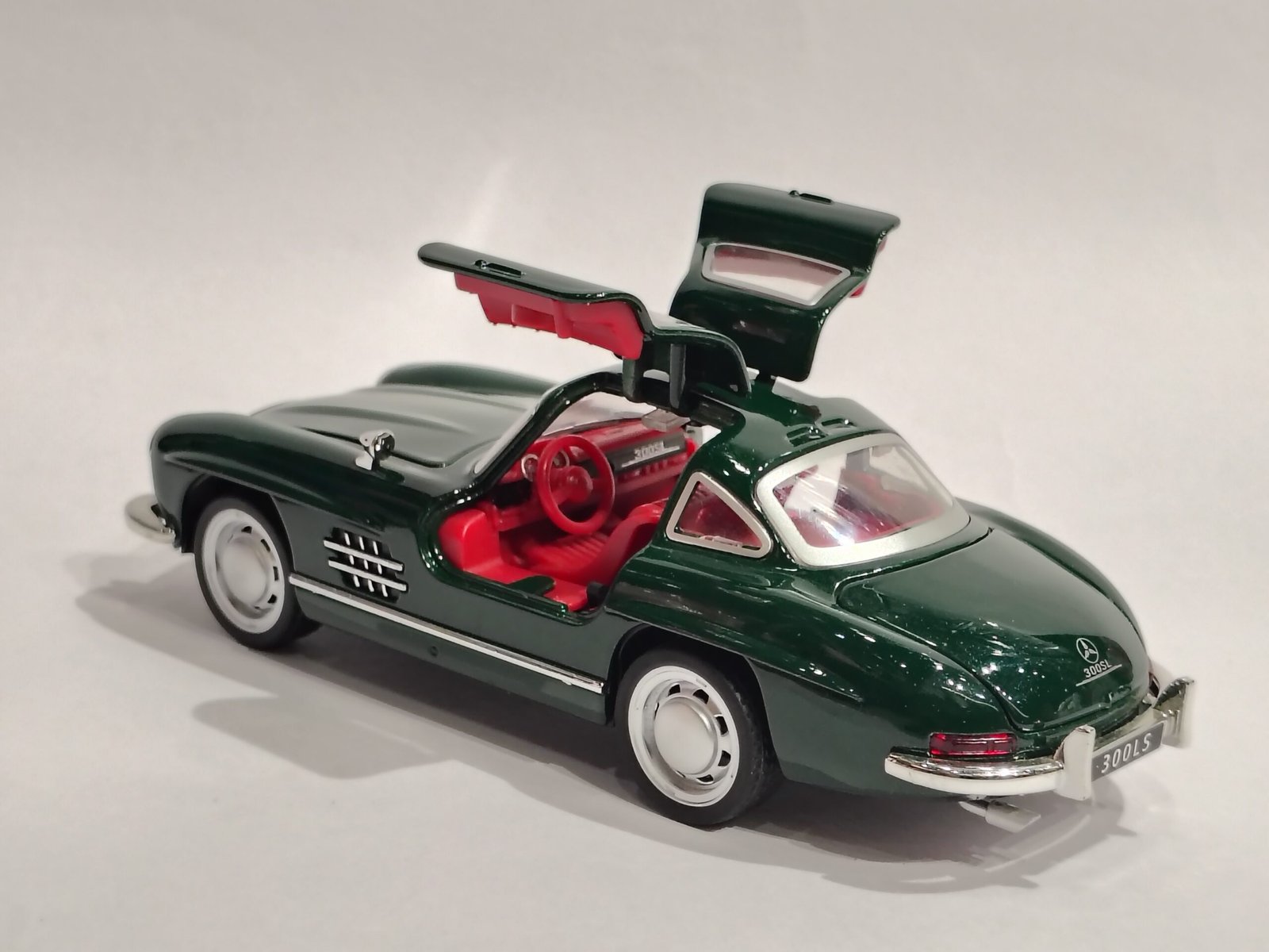 Mercedes-Benz 300 SL Gullwing 1:24 - Image 3