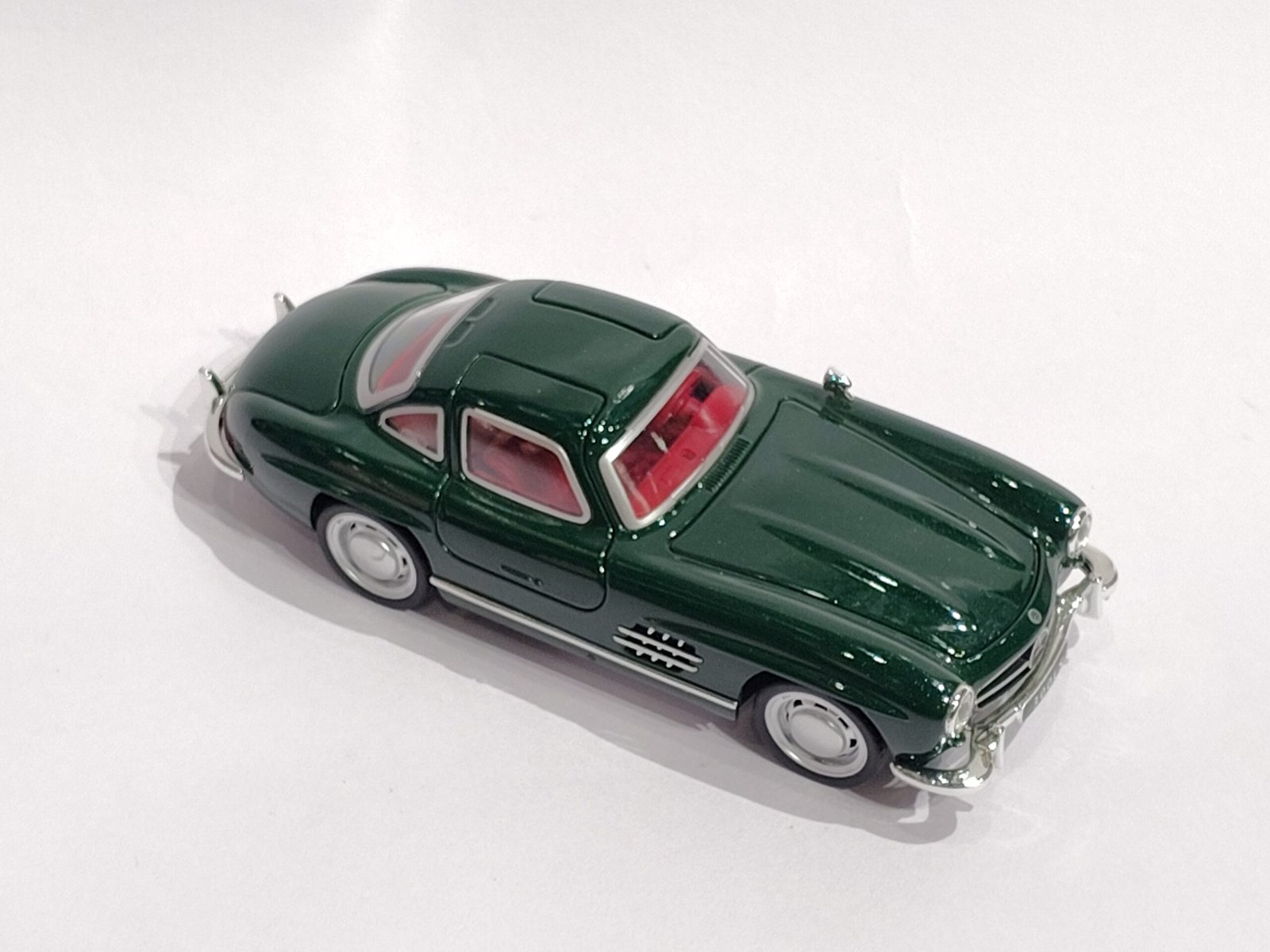 Mercedes-Benz 300 SL Gullwing 1:24 - Image 4