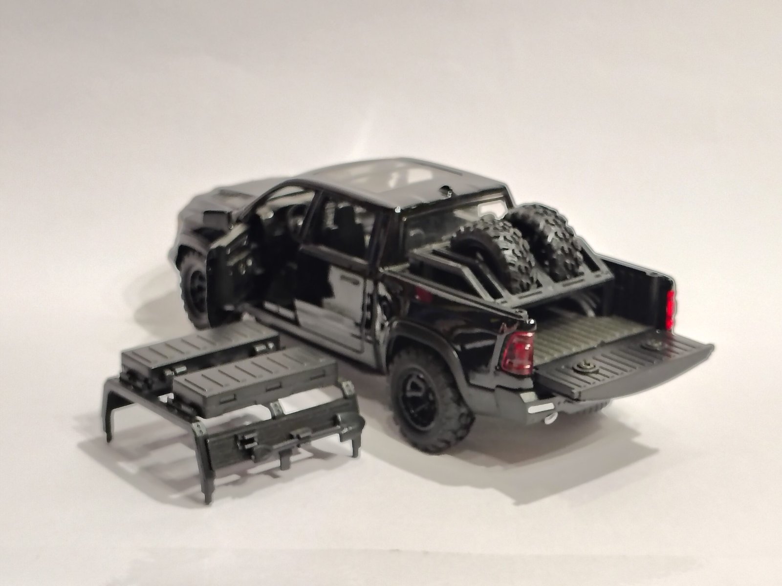 RAM 1500 TRX crew cab pickup truck 1:24 - Image 3