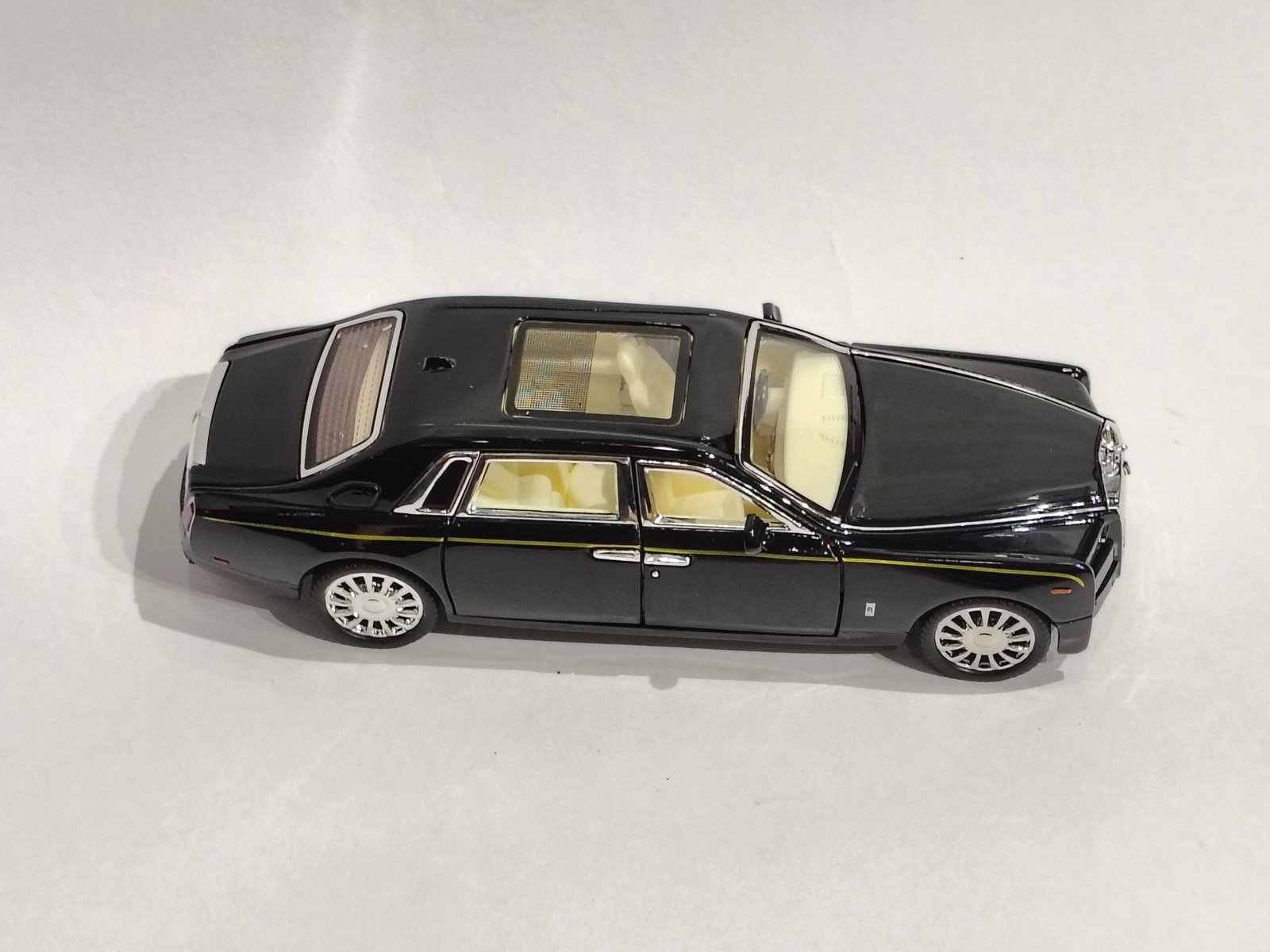 Rolls-Royce Phantom VIII 1:32 - Image 4
