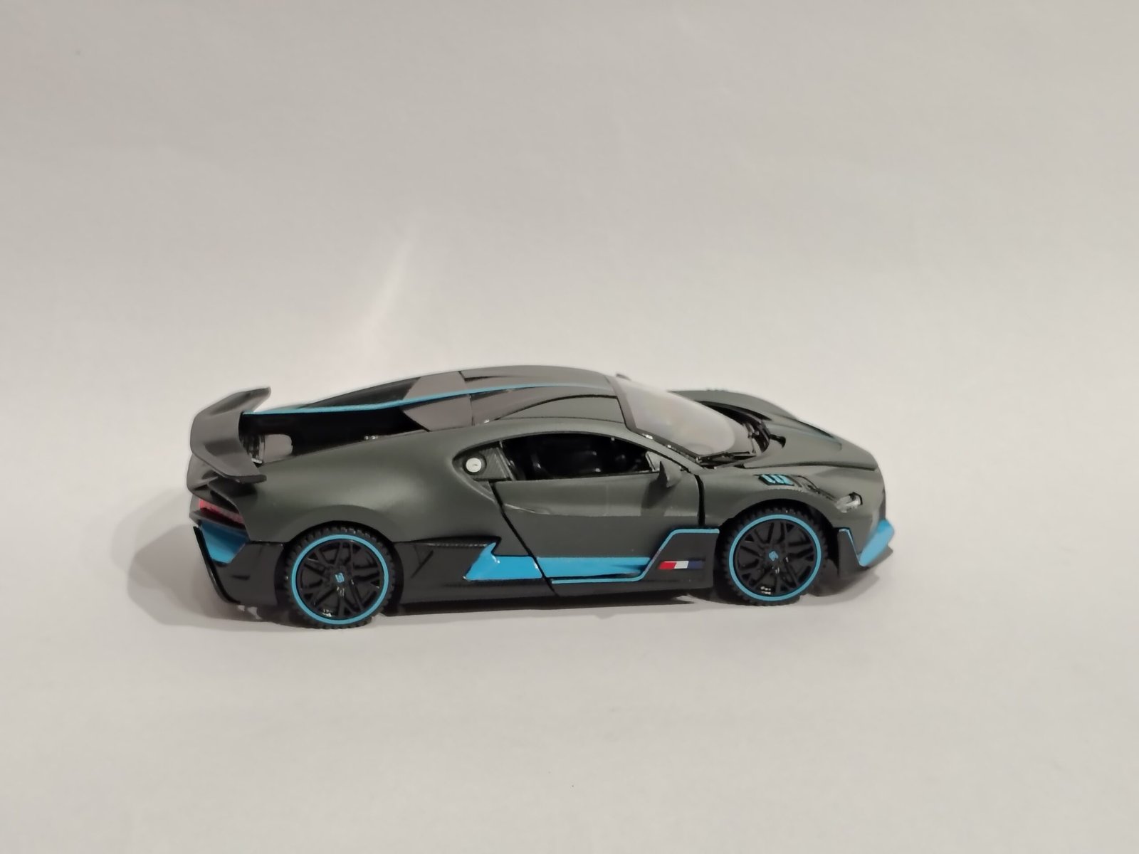 Bugatti Divo 1:32